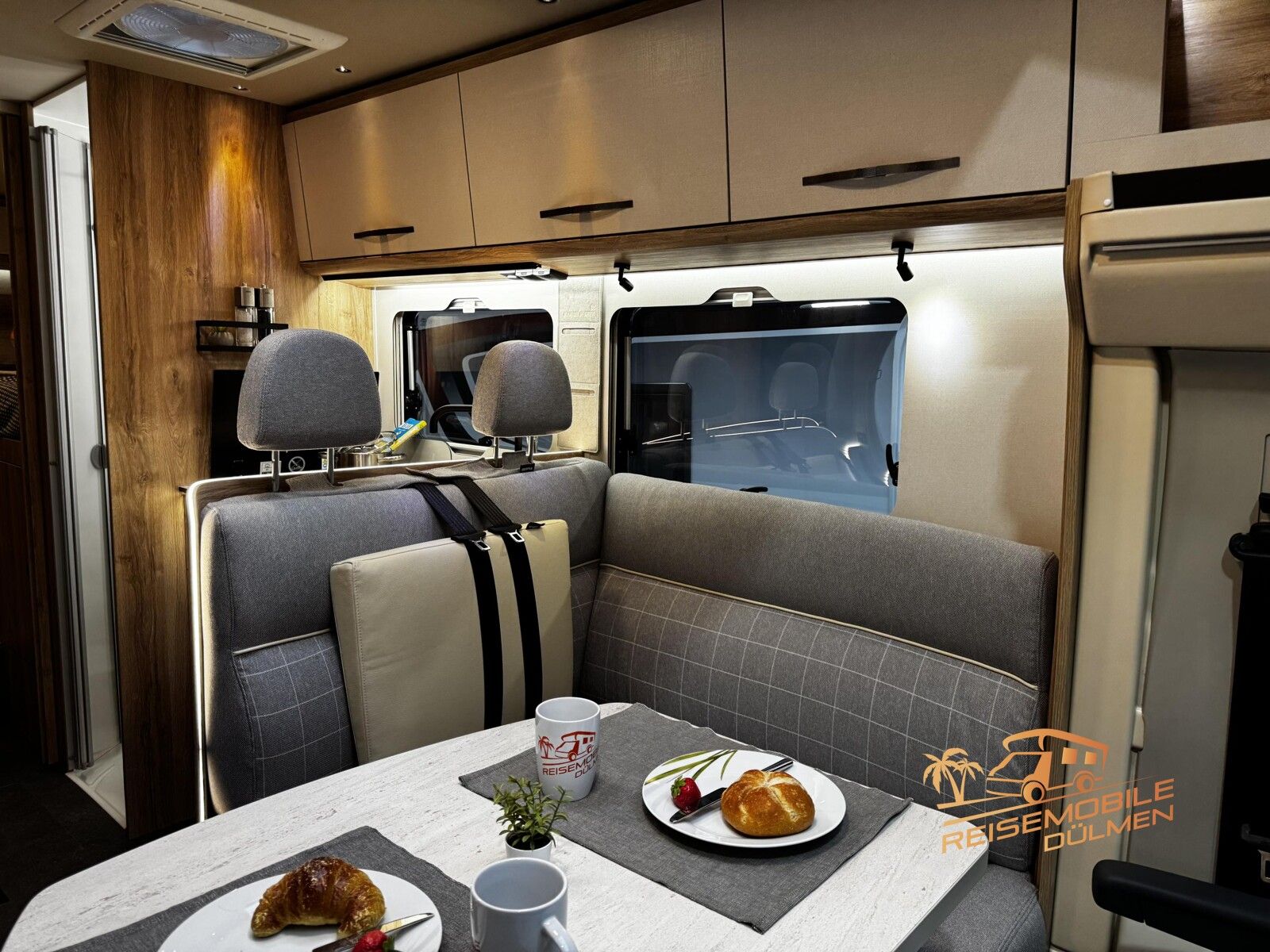 Fahrzeugabbildung Eura Mobil Profila T 720 EB Edition 101 Fahrassistenz-Paket