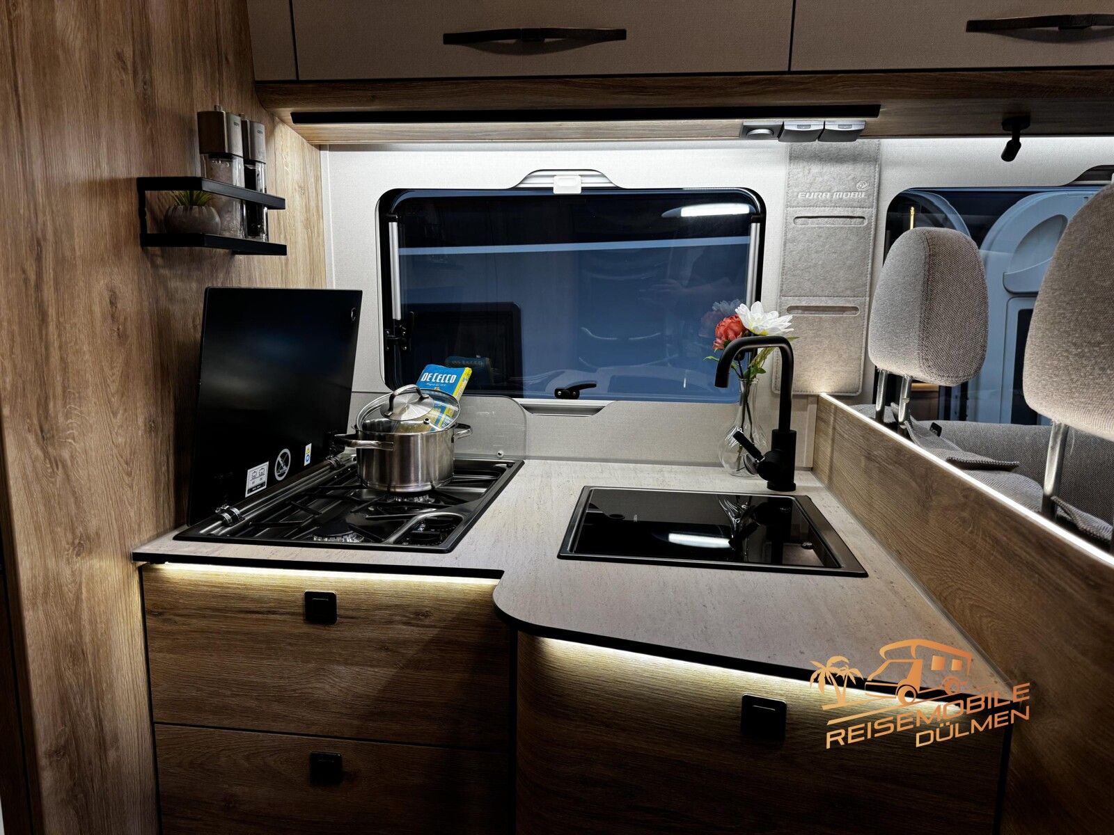 Fahrzeugabbildung Eura Mobil Profila T 720 EB Edition 101 Fahrassistenz-Paket