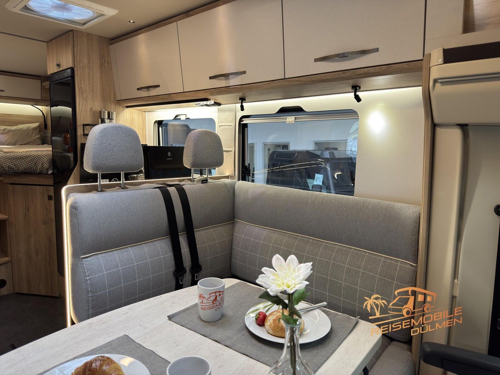 Fahrzeugabbildung Eura Mobil Profila T 695 EB Fahrassistenz RFK Lithium Navi