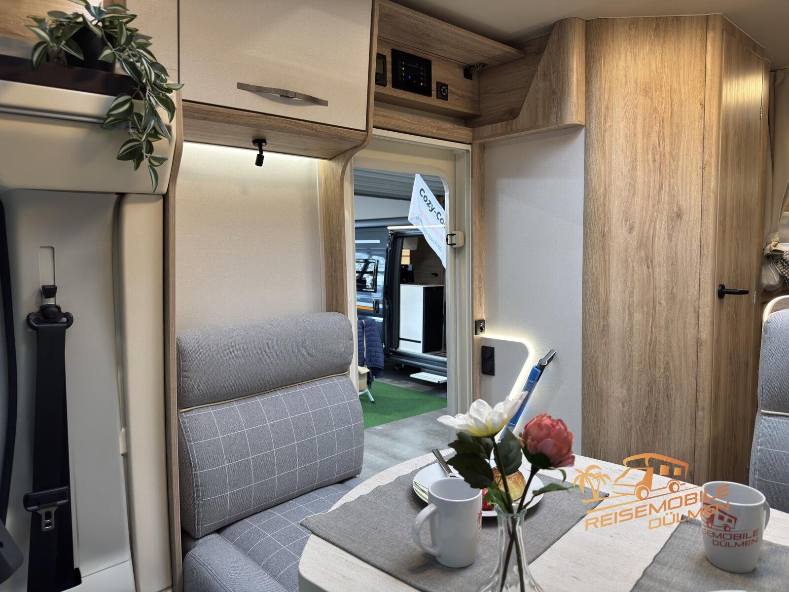 Fahrzeugabbildung Eura Mobil Profila T 695 EB Fahrassistenz RFK Lithium Navi