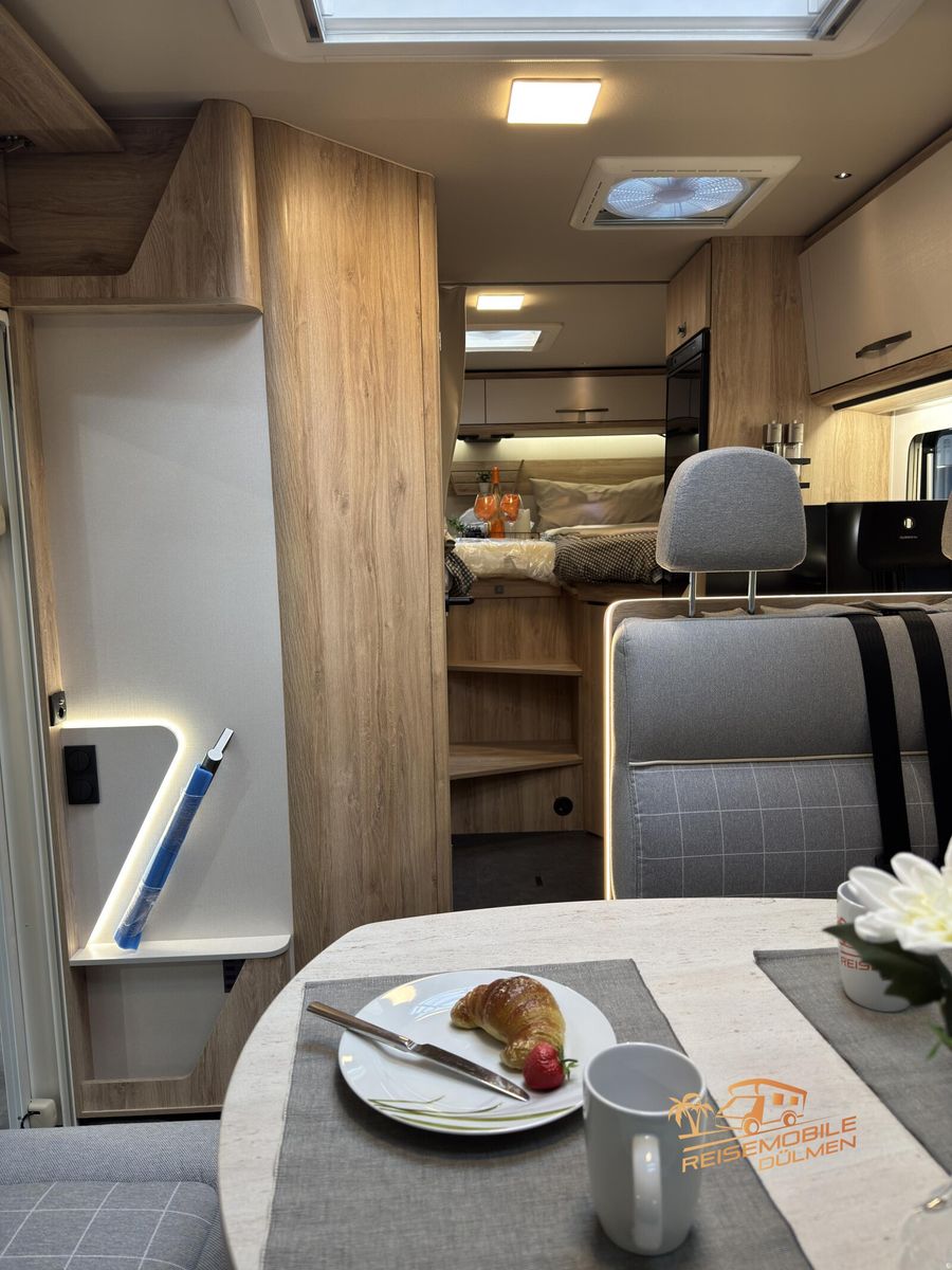 Fahrzeugabbildung Eura Mobil Profila T 695 EB Fahrassistenz RFK Lithium Navi