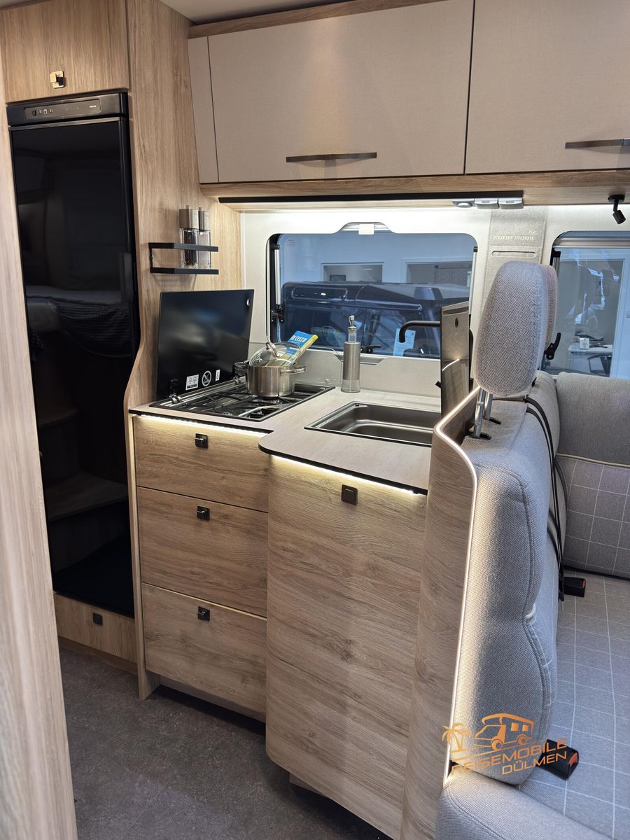 Fahrzeugabbildung Eura Mobil Profila T 695 EB Fahrassistenz RFK Lithium Navi