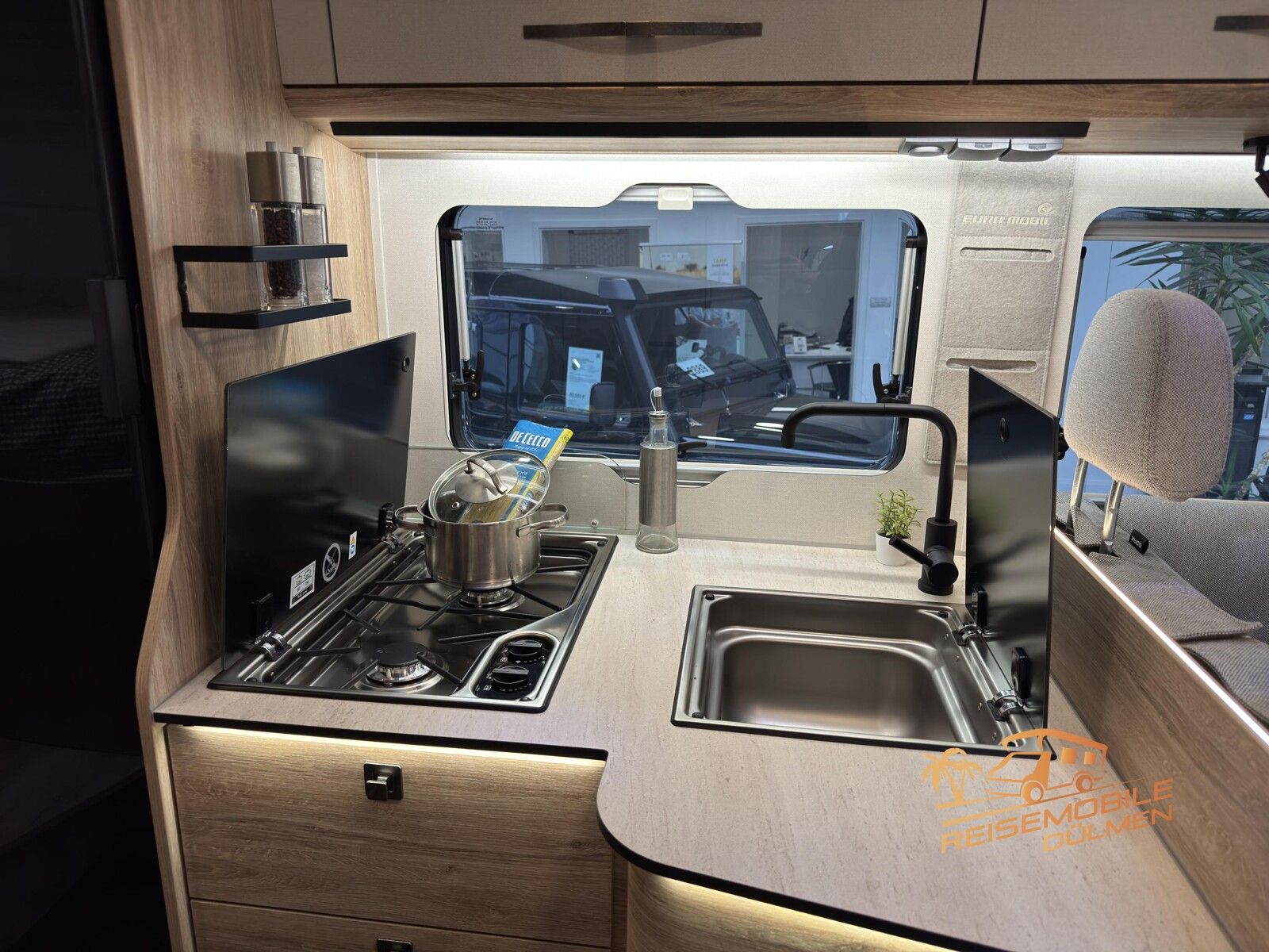 Fahrzeugabbildung Eura Mobil Profila T 695 EB Fahrassistenz RFK Lithium Navi