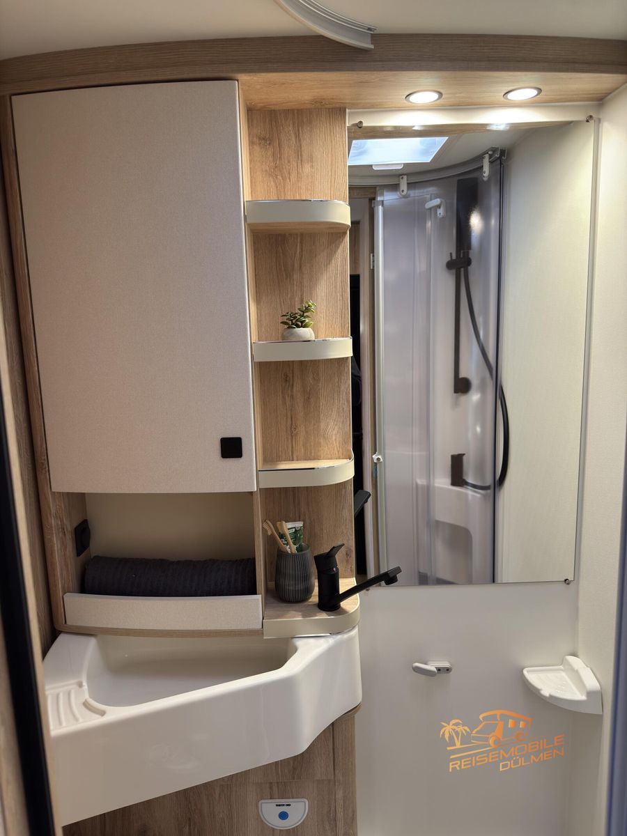 Fahrzeugabbildung Eura Mobil Profila T 695 EB Fahrassistenz RFK Lithium Navi