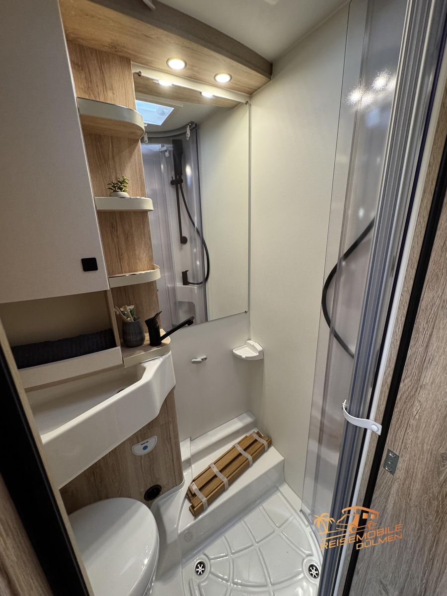 Fahrzeugabbildung Eura Mobil Profila T 695 EB Fahrassistenz RFK Lithium Navi