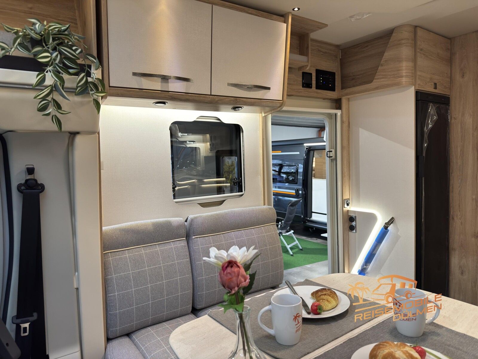 Fahrzeugabbildung Eura Mobil Profila RS 720 QF Tageszulassung Luftfeder Alde