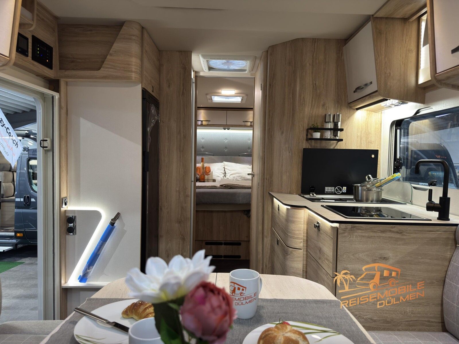 Fahrzeugabbildung Eura Mobil Profila RS 720 QF Tageszulassung Luftfeder Alde