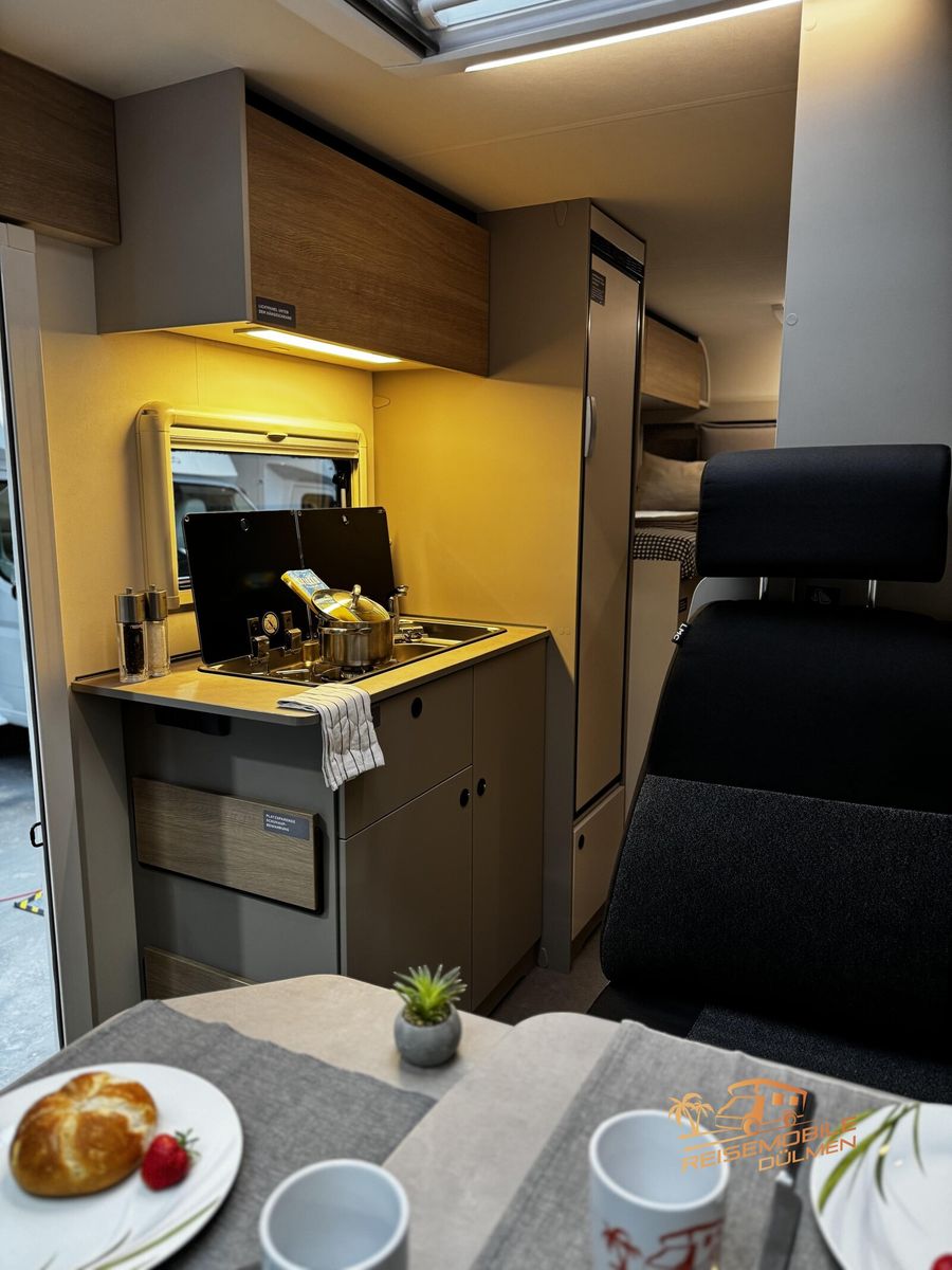 Fahrzeugabbildung LMC Tracer V 670 Automatik Design Navi Rahmenfenster