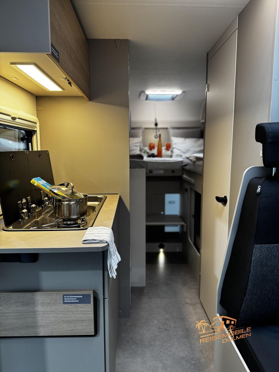 Fahrzeugabbildung LMC Tracer V 670 Automatik Design Navi Rahmenfenster