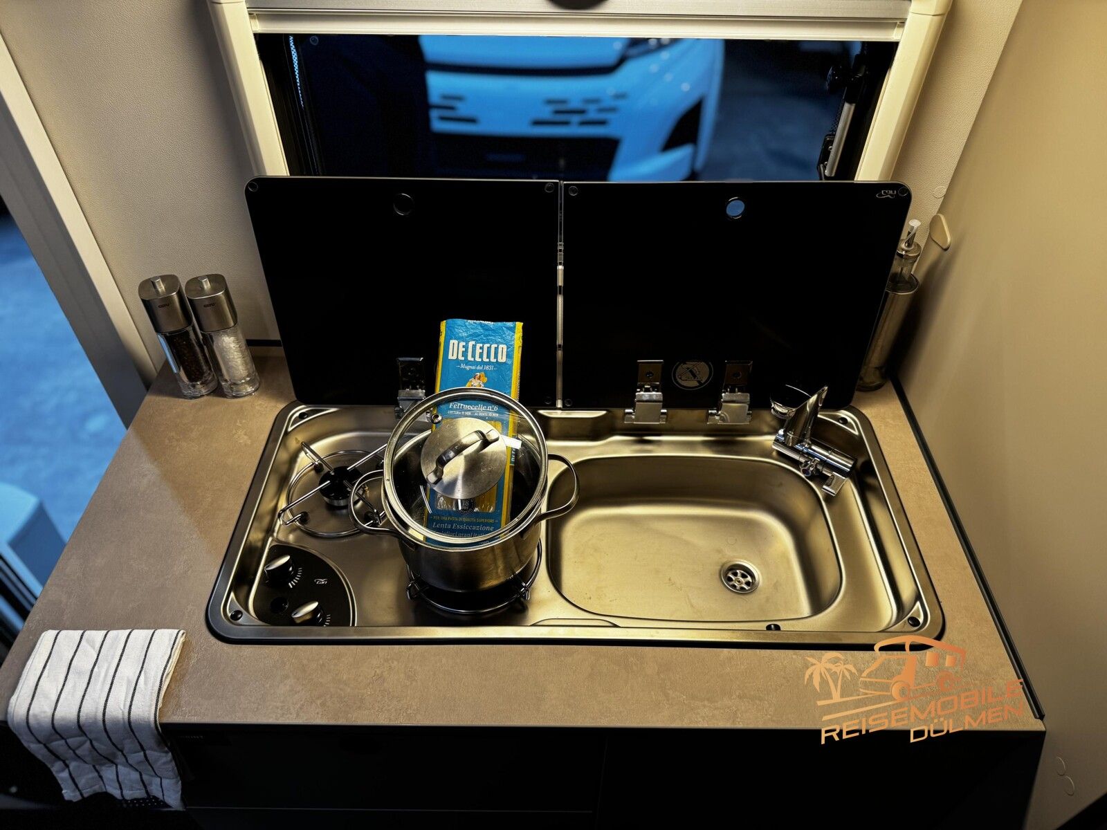 Fahrzeugabbildung LMC Tracer V 670 Automatik Design Navi Rahmenfenster