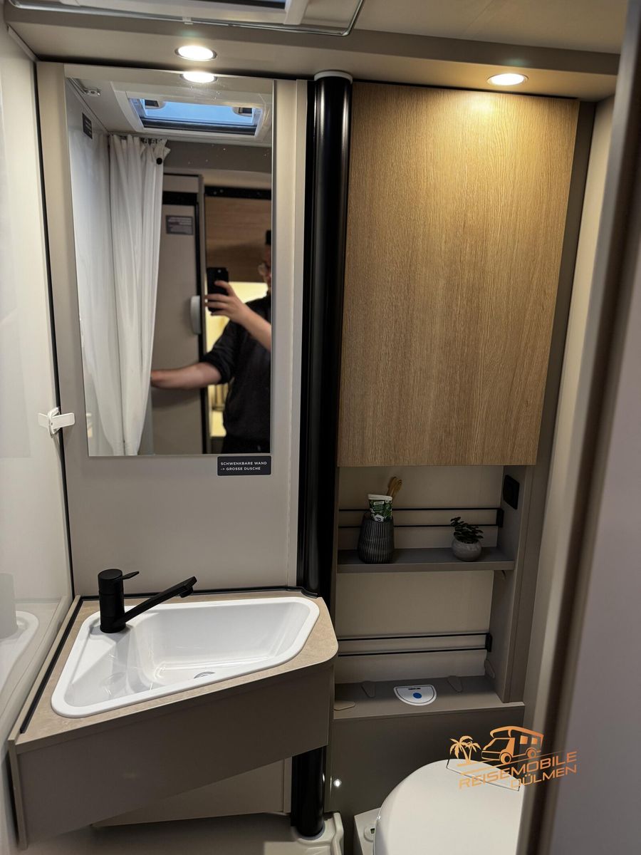 Fahrzeugabbildung LMC Tracer V 670 Automatik Design Navi Rahmenfenster