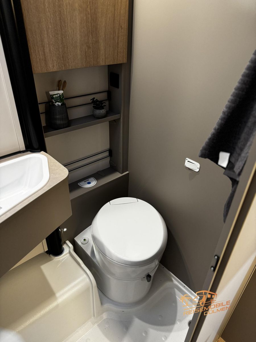 Fahrzeugabbildung LMC Tracer V 670 Automatik Design Navi Rahmenfenster