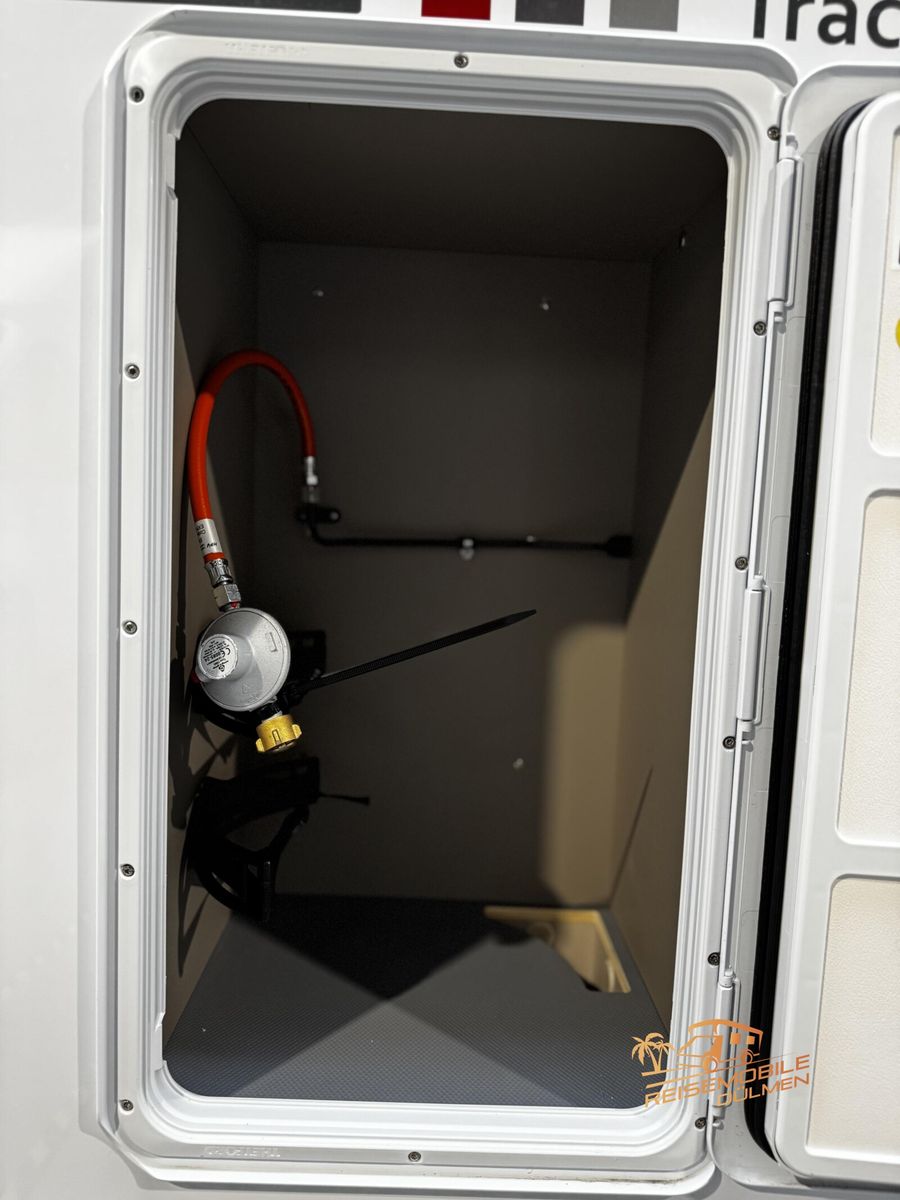 Fahrzeugabbildung LMC Tracer V 670 Automatik Design Navi Rahmenfenster