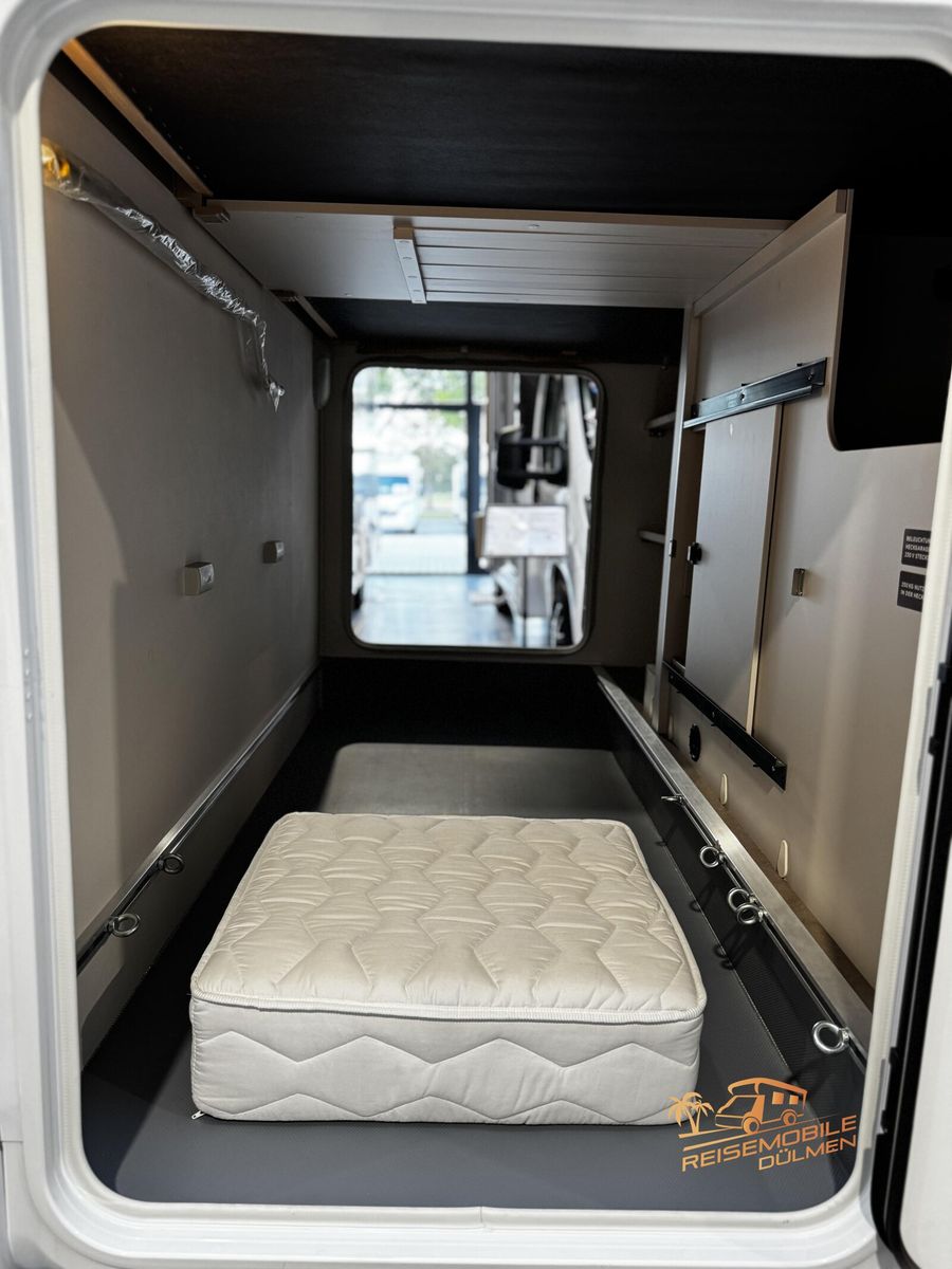 Fahrzeugabbildung LMC Tracer V 670 Automatik Design Navi Rahmenfenster