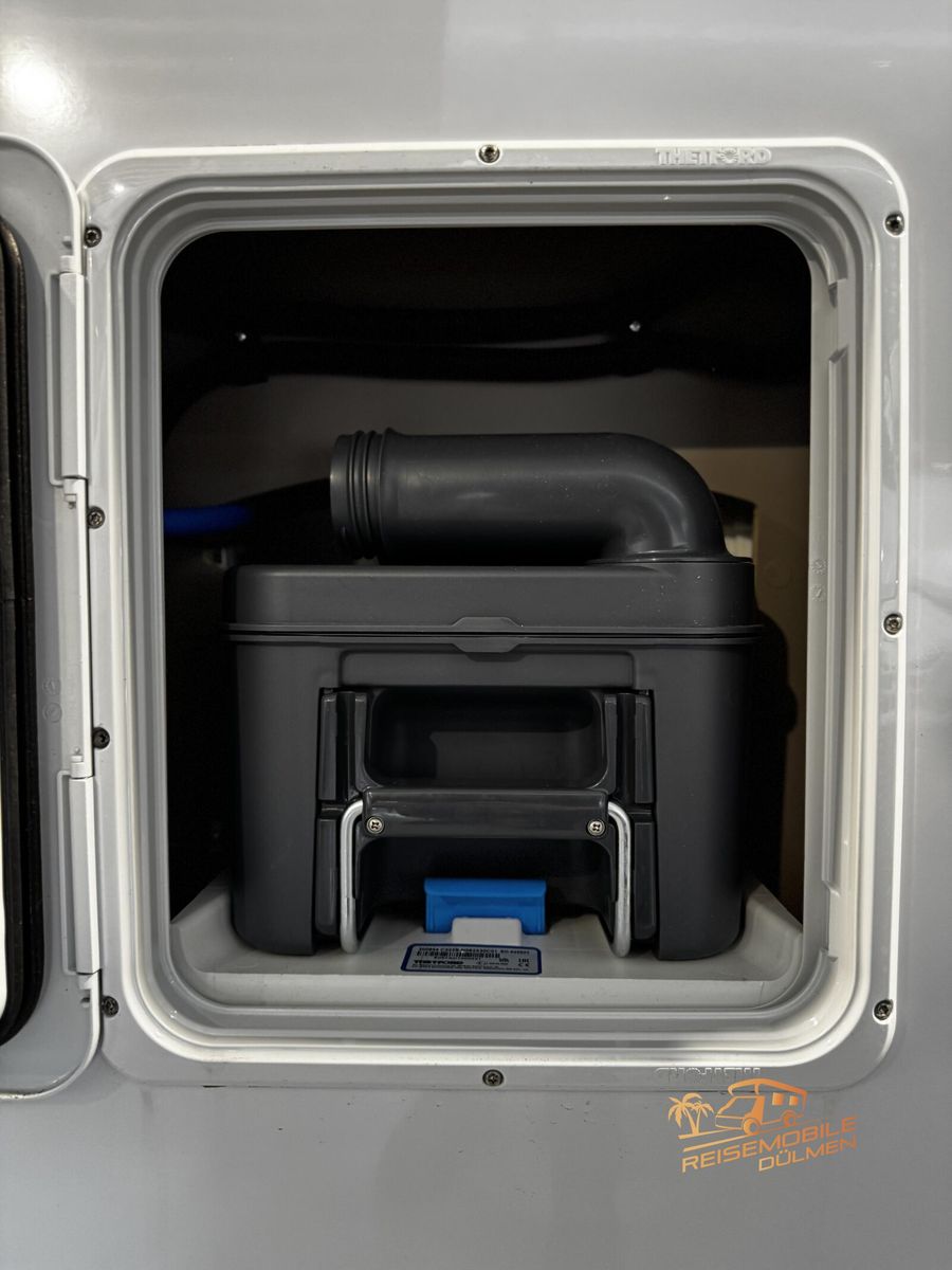 Fahrzeugabbildung LMC Tracer V 670 Automatik Design Navi Rahmenfenster