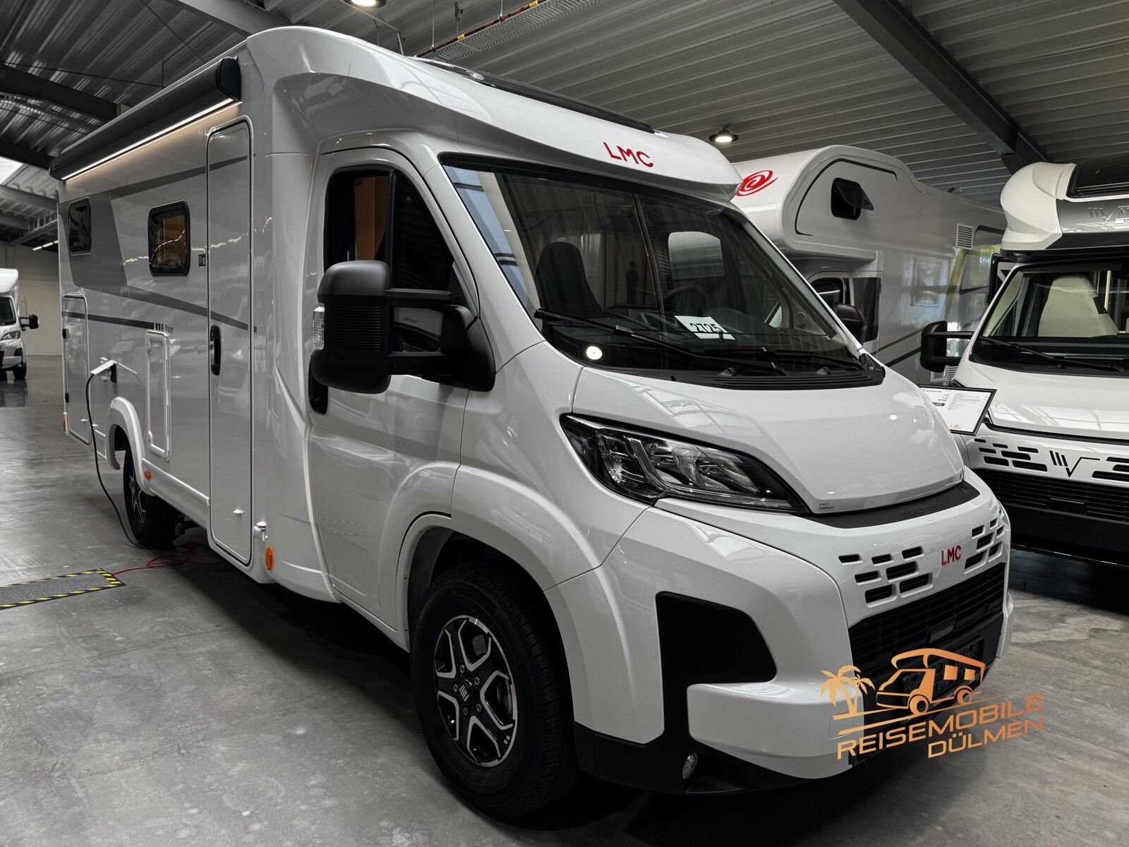 Fahrzeugabbildung LMC Tracer V 670 Automatik Design Navi Rahmenfenster