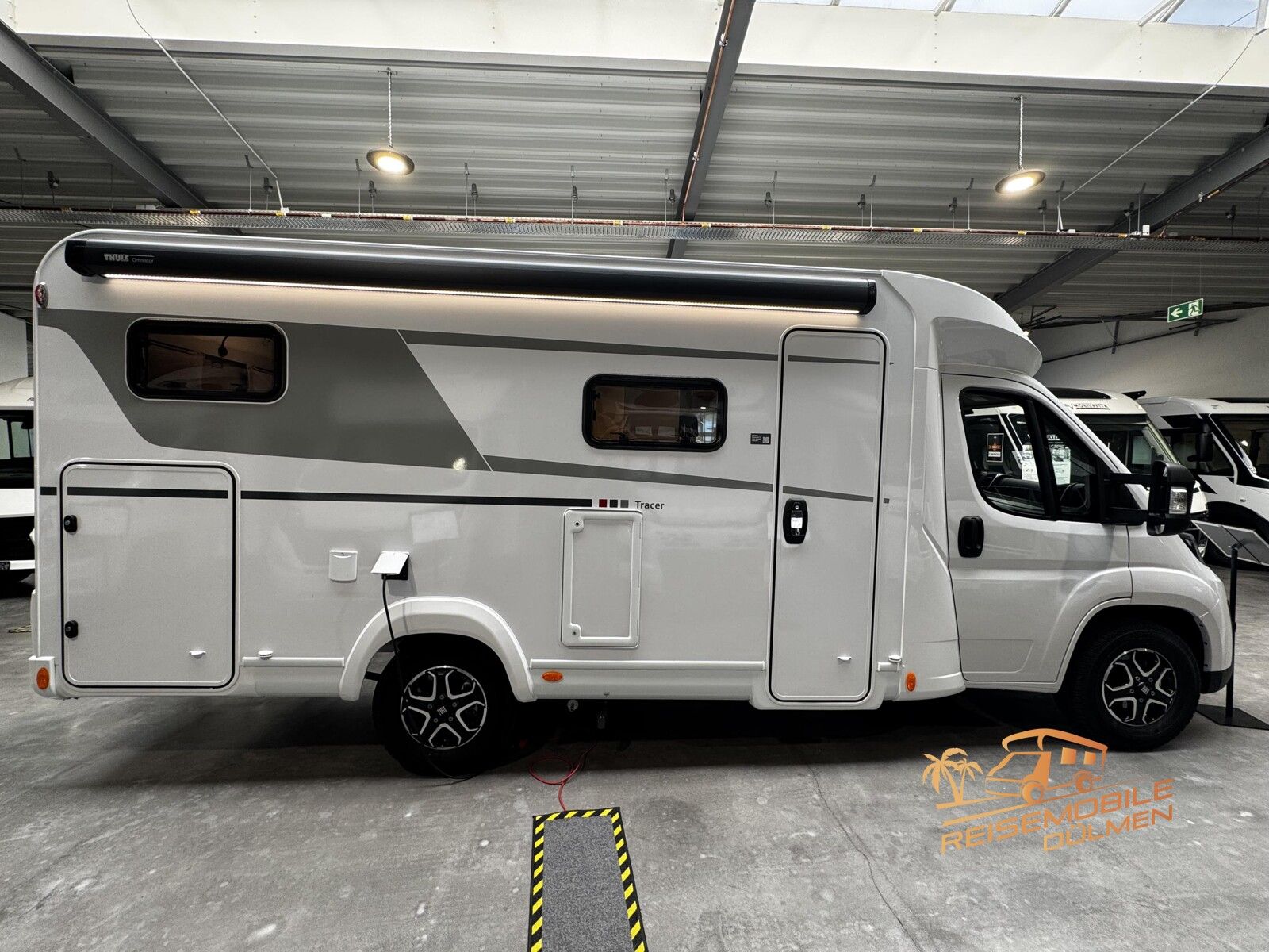 Fahrzeugabbildung LMC Tracer V 670 Automatik Design Navi Rahmenfenster