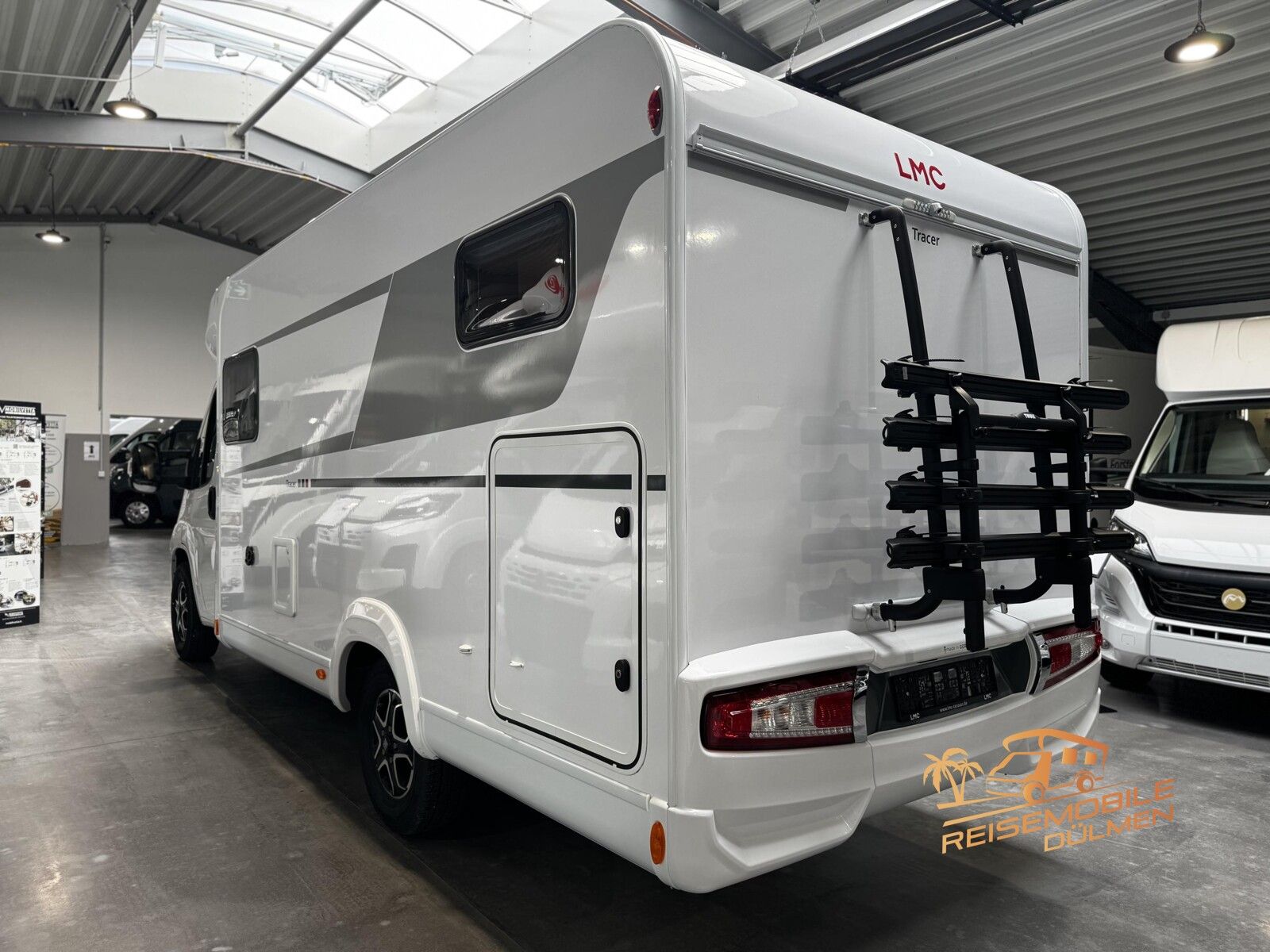 Fahrzeugabbildung LMC Tracer V 670 Automatik Design Navi Rahmenfenster