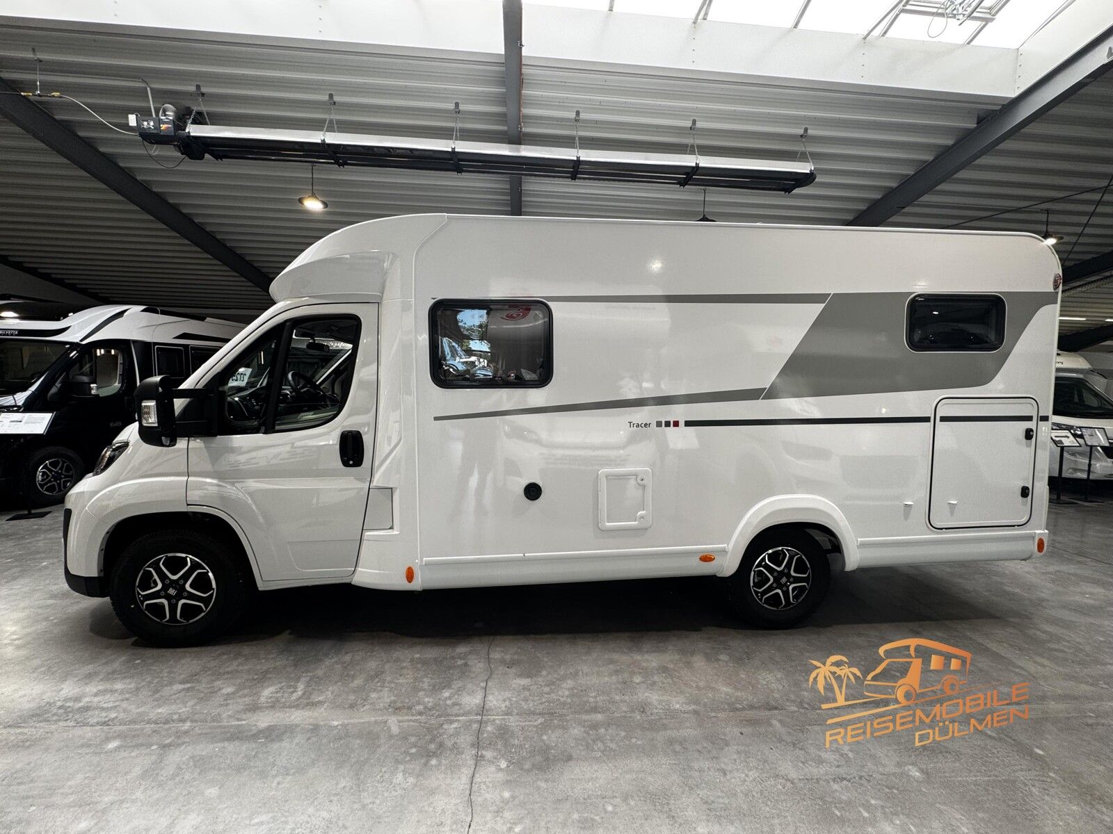 Fahrzeugabbildung LMC Tracer V 670 Automatik Design Navi Rahmenfenster