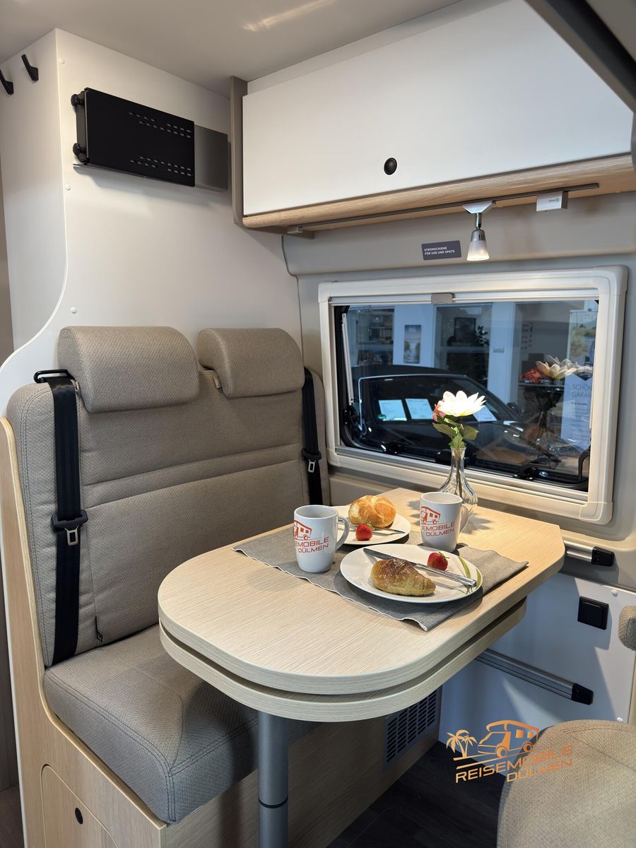 Fahrzeugabbildung LMC Innovan Pure 600 8G. Auto. RFK Markise Exp Grey