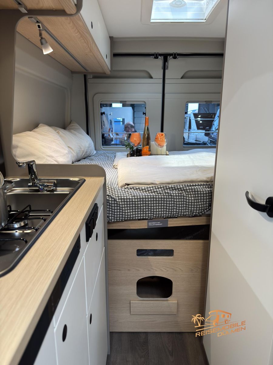 Fahrzeugabbildung LMC Innovan Pure 600 8G. Auto. RFK Markise Exp Grey