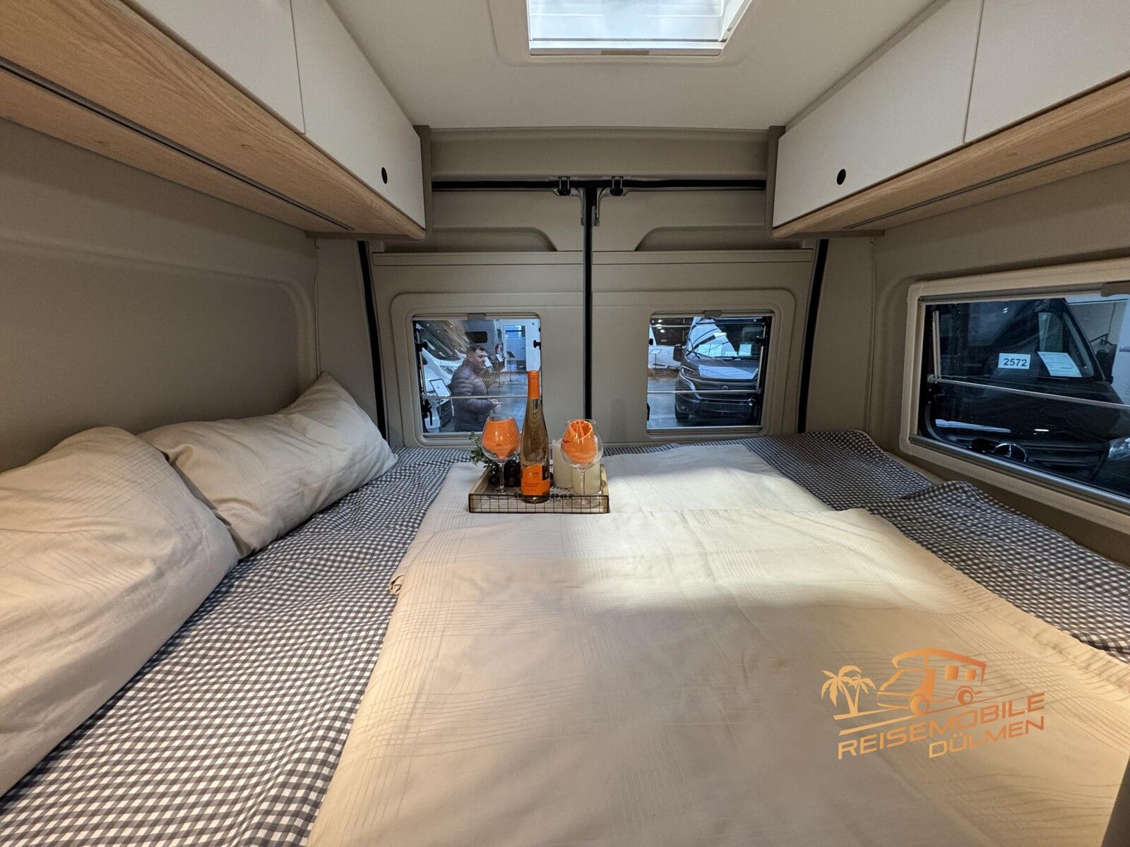 Fahrzeugabbildung LMC Innovan Pure 600 8G. Auto. RFK Markise Exp Grey