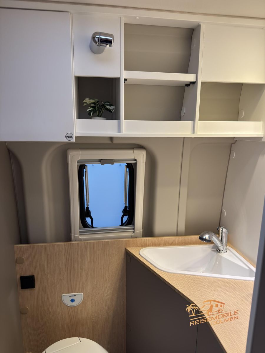 Fahrzeugabbildung LMC Innovan Pure 600 8G. Auto. RFK Markise Exp Grey