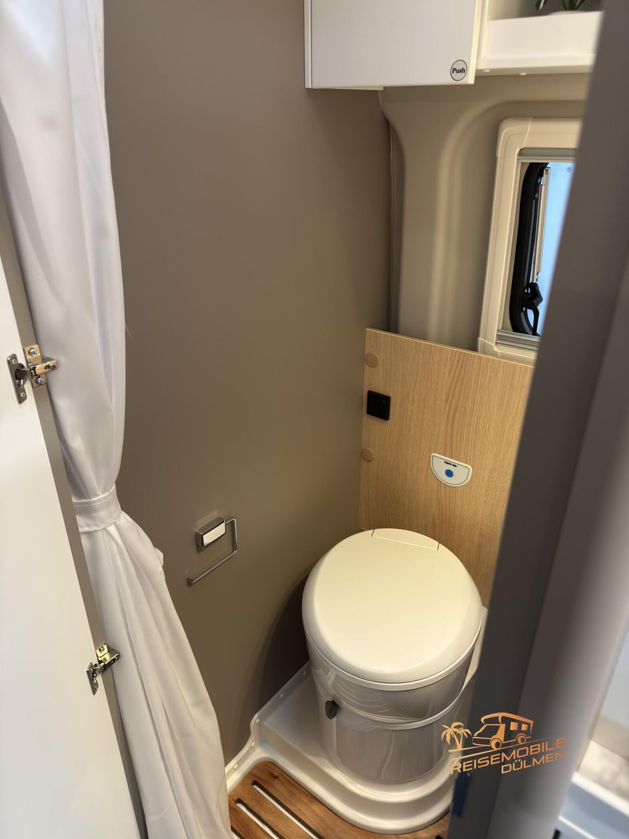 Fahrzeugabbildung LMC Innovan Pure 600 8G. Auto. RFK Markise Exp Grey