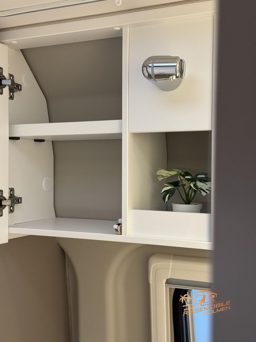 Fahrzeugabbildung LMC Innovan Pure 600 8G. Auto. RFK Markise Exp Grey