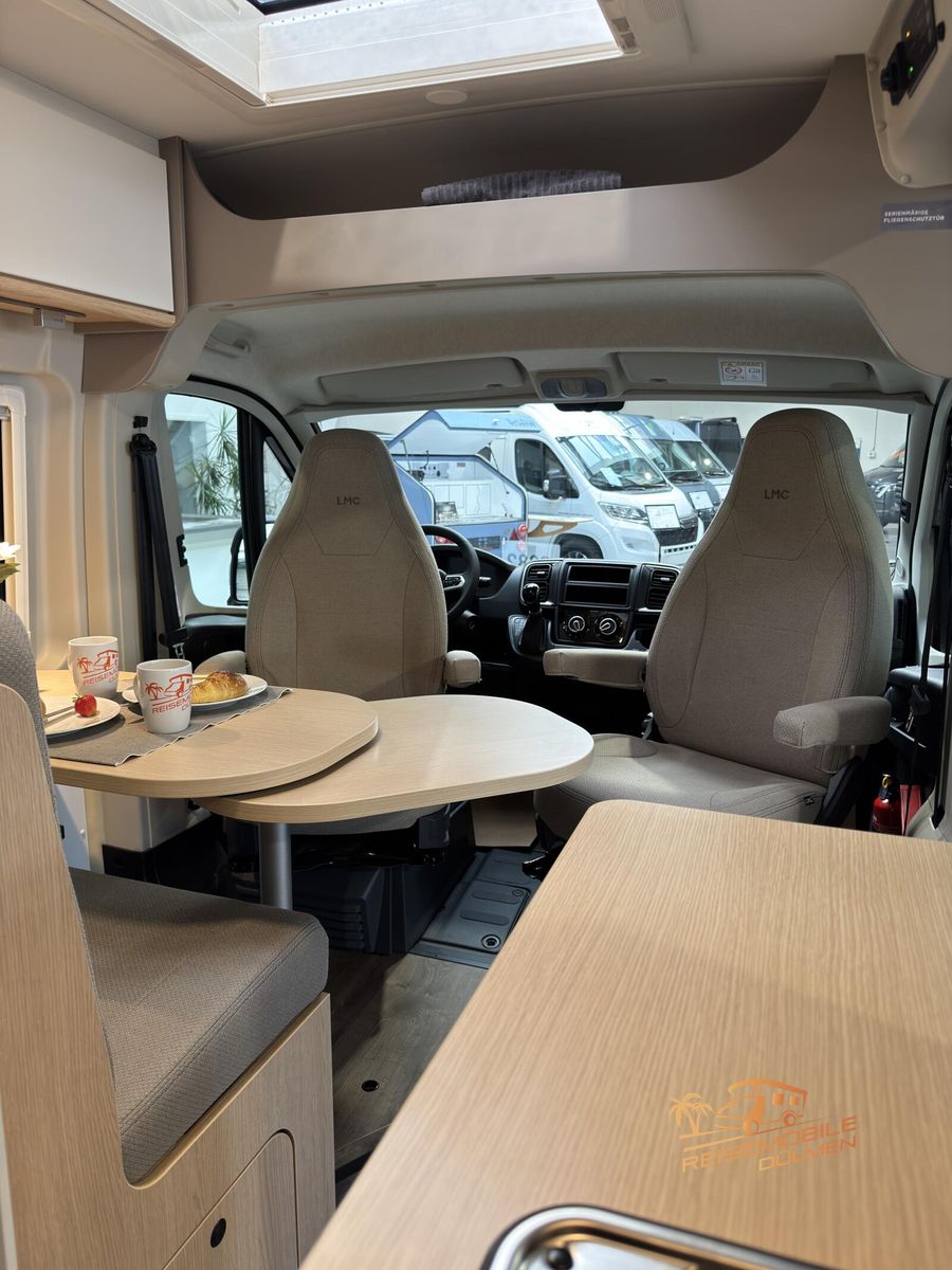 Fahrzeugabbildung LMC Innovan Pure 600 8G. Auto. RFK Markise Exp Grey