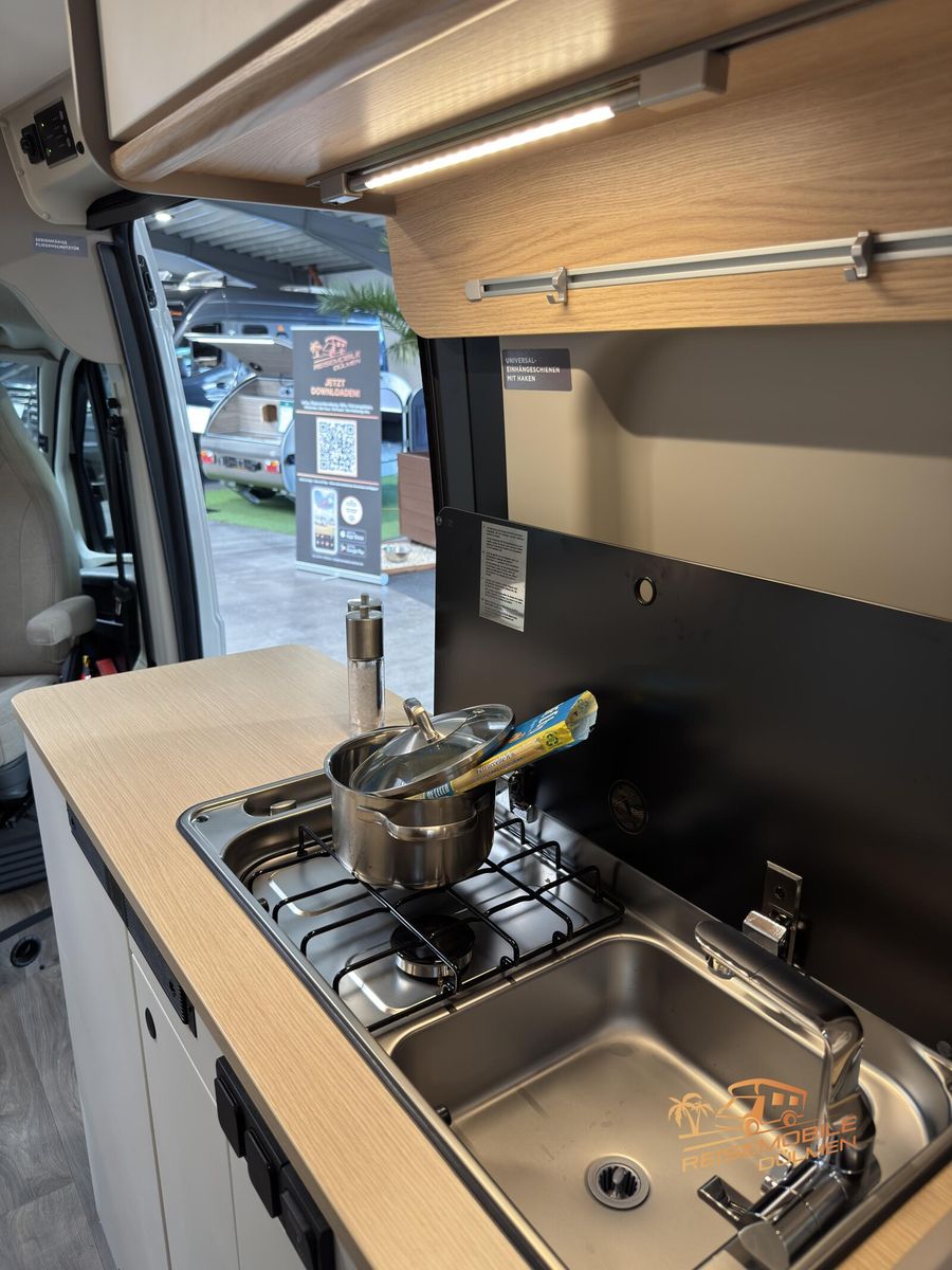 Fahrzeugabbildung LMC Innovan Pure 600 8G. Auto. RFK Markise Exp Grey