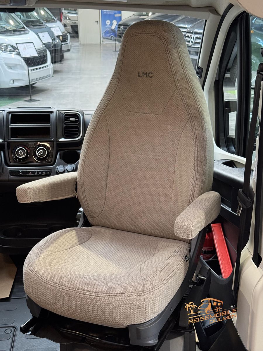 Fahrzeugabbildung LMC Innovan Pure 600 8G. Auto. RFK Markise Exp Grey