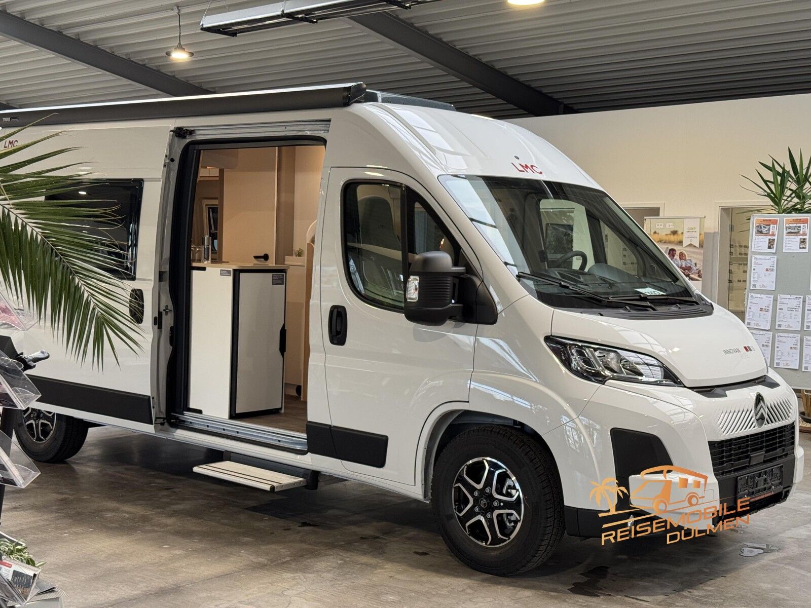 Fahrzeugabbildung LMC Innovan Pure 600 8G. Auto. RFK Markise Exp Grey
