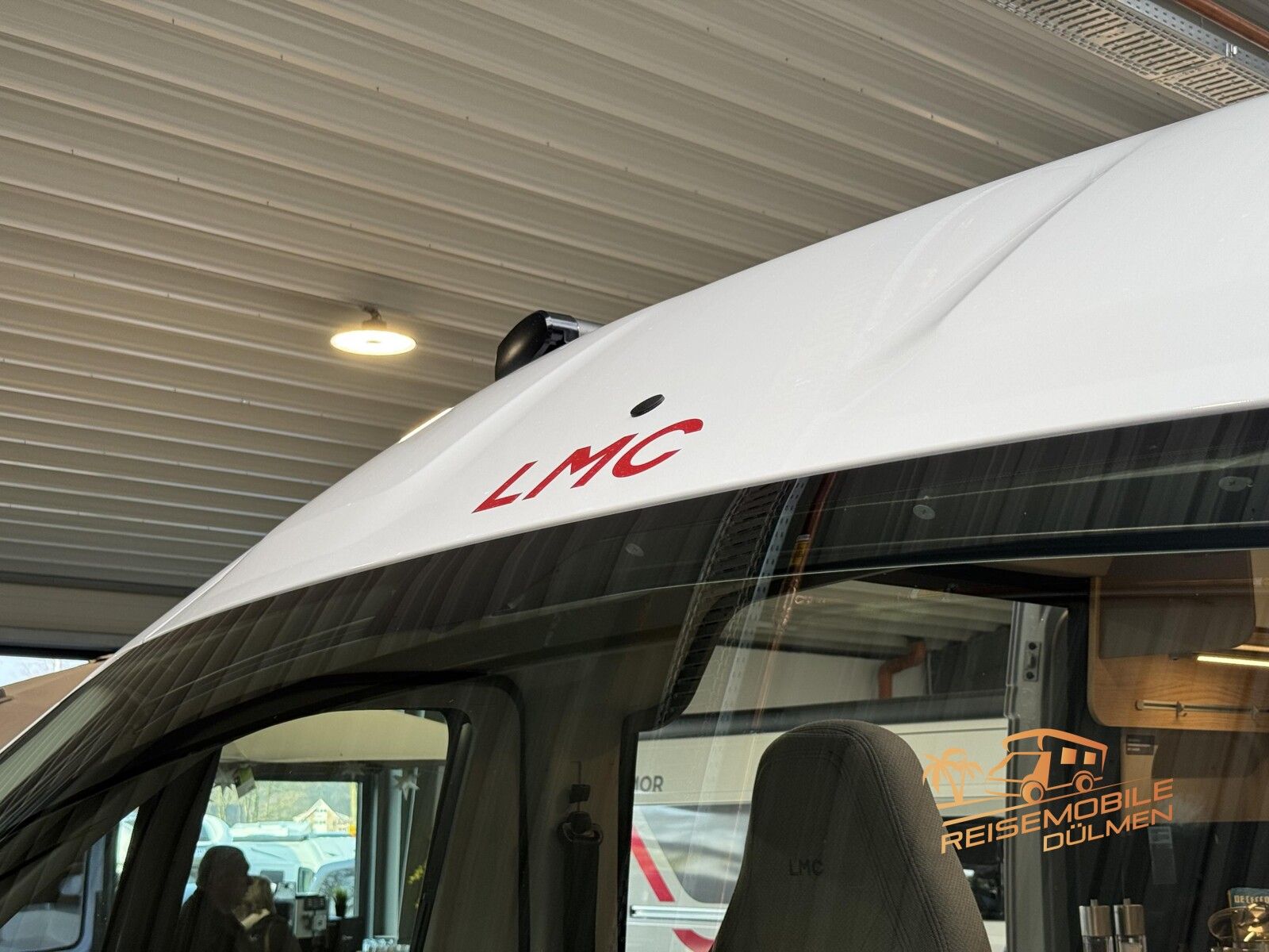 Fahrzeugabbildung LMC Innovan Pure 600 8G. Auto. RFK Markise Exp Grey