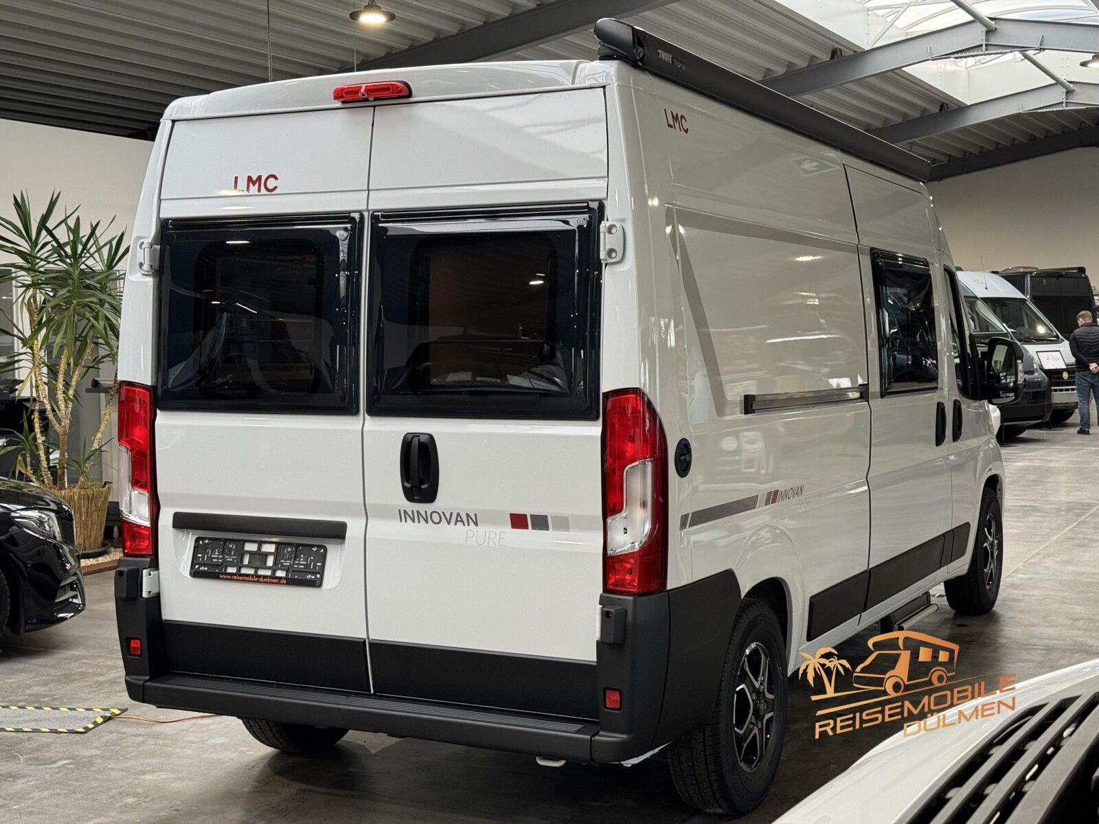 Fahrzeugabbildung LMC Innovan Pure 600 8G. Auto. RFK Markise Exp Grey