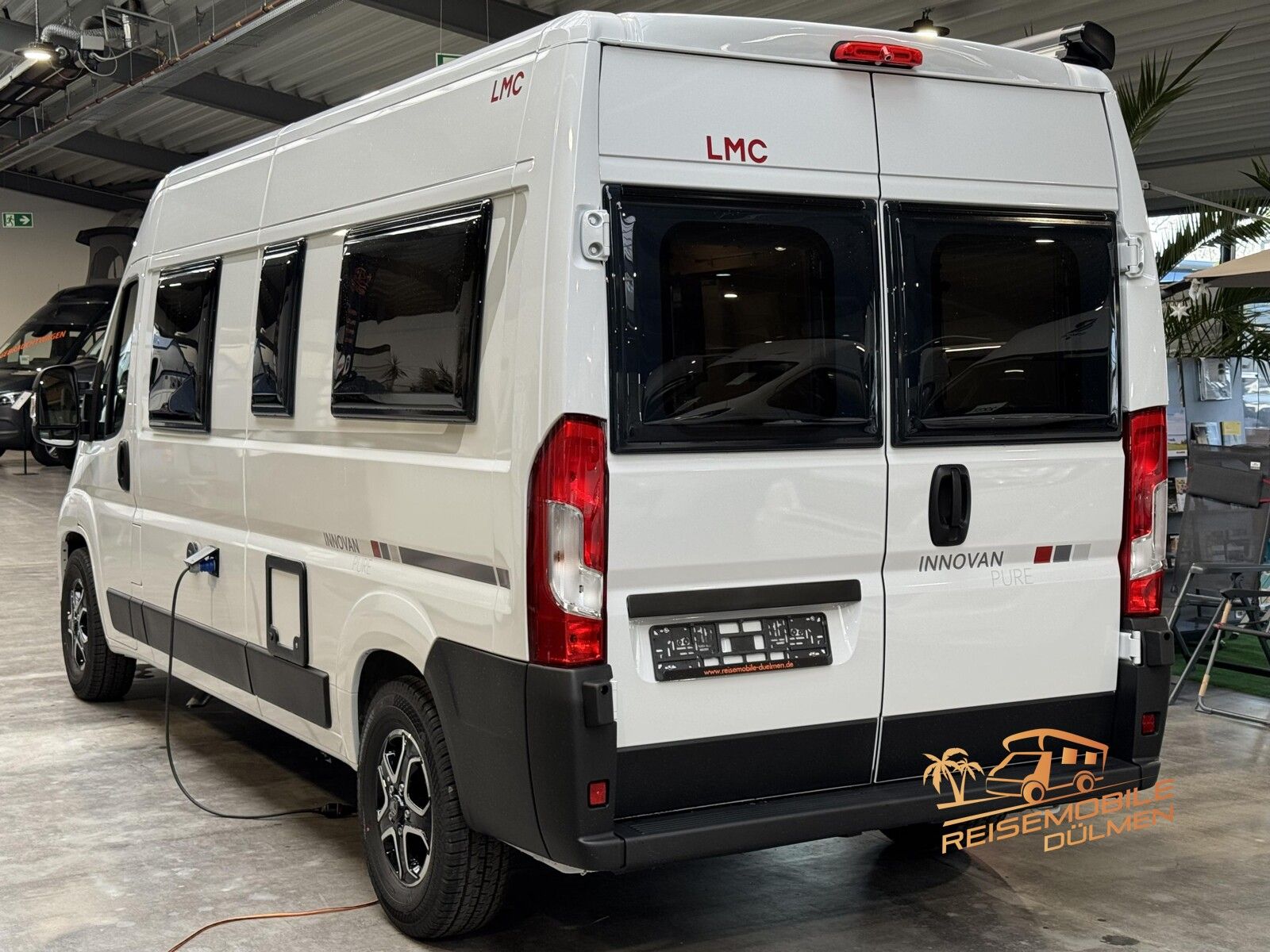 Fahrzeugabbildung LMC Innovan Pure 600 8G. Auto. RFK Markise Exp Grey