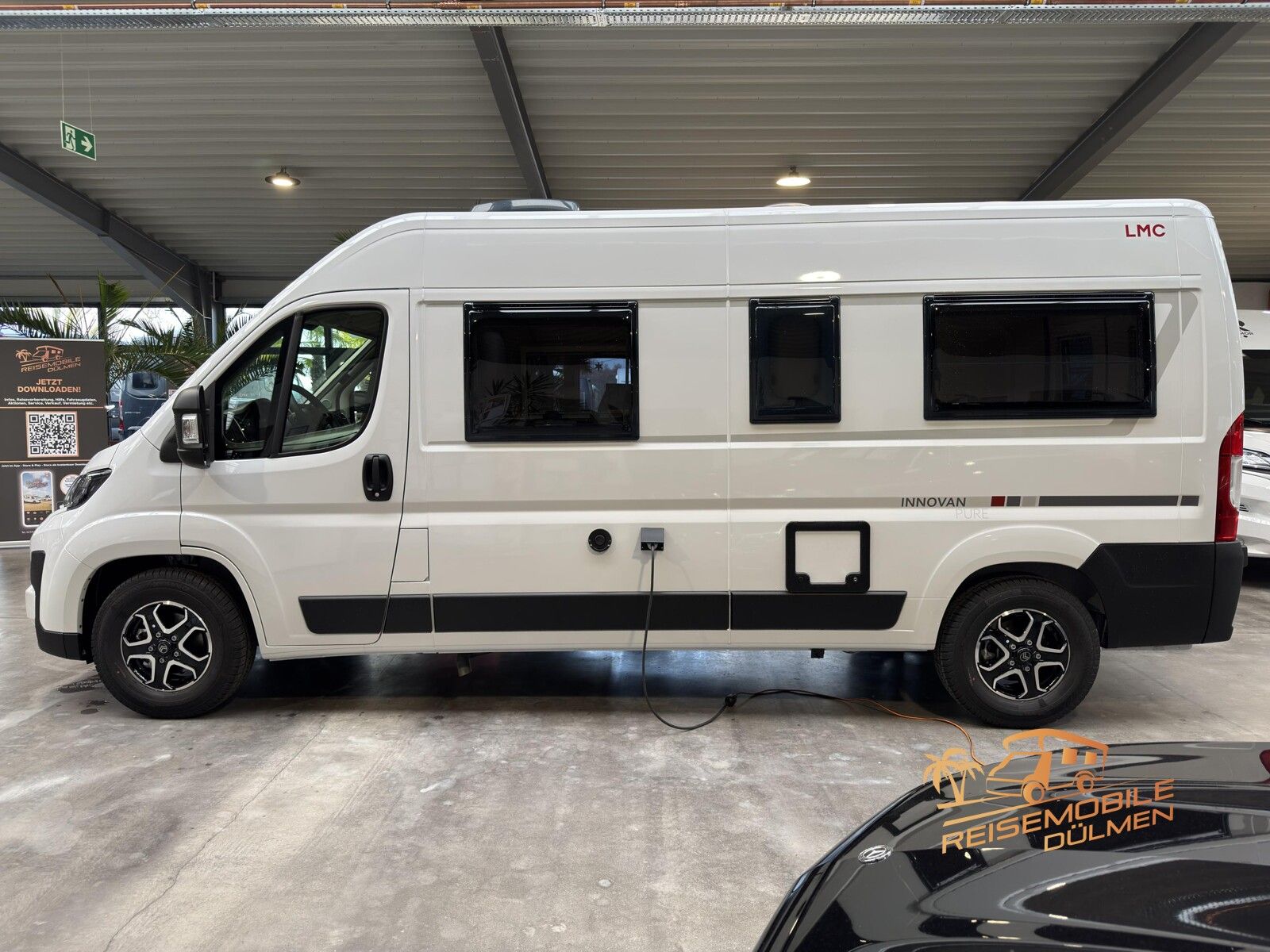 Fahrzeugabbildung LMC Innovan Pure 600 8G. Auto. RFK Markise Exp Grey
