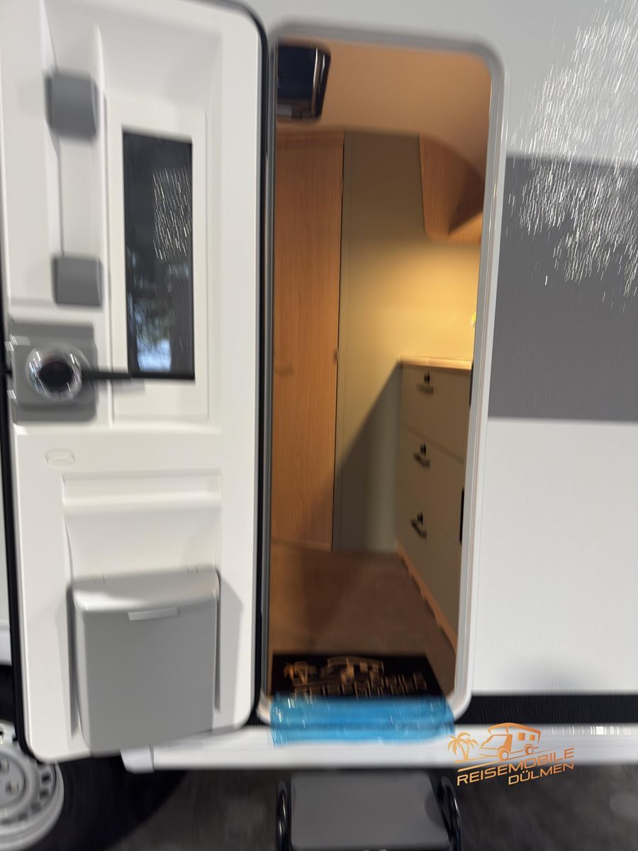 Fahrzeugabbildung LMC Style 400 F Style Paket Aufstelldach GFK