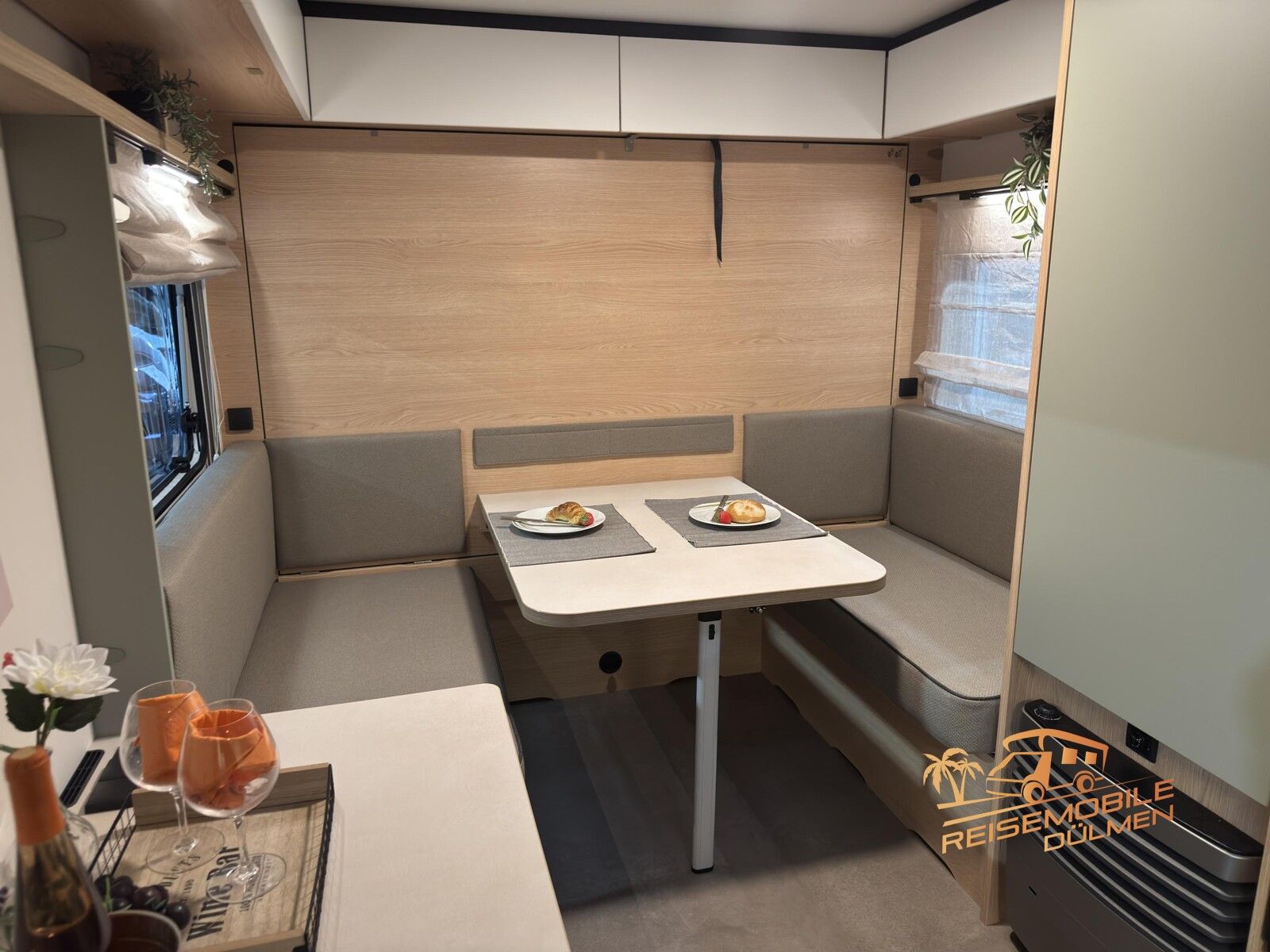 Fahrzeugabbildung LMC Style 400 F Style Paket Aufstelldach GFK