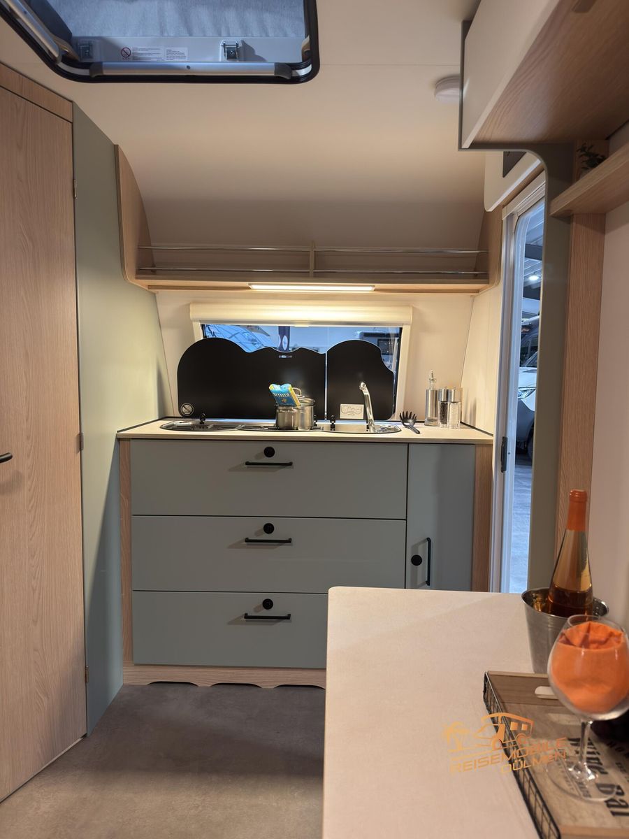 Fahrzeugabbildung LMC Style 400 F Style Paket Aufstelldach GFK