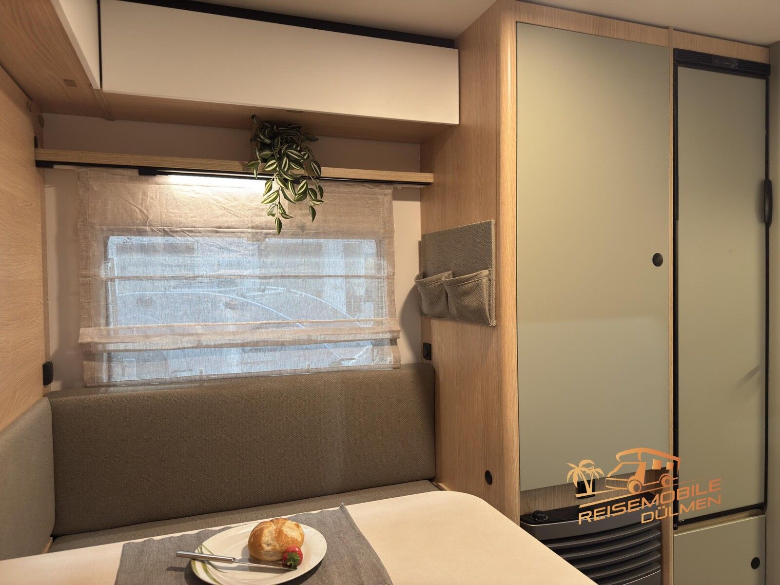 Fahrzeugabbildung LMC Style 400 F Style Paket Aufstelldach GFK