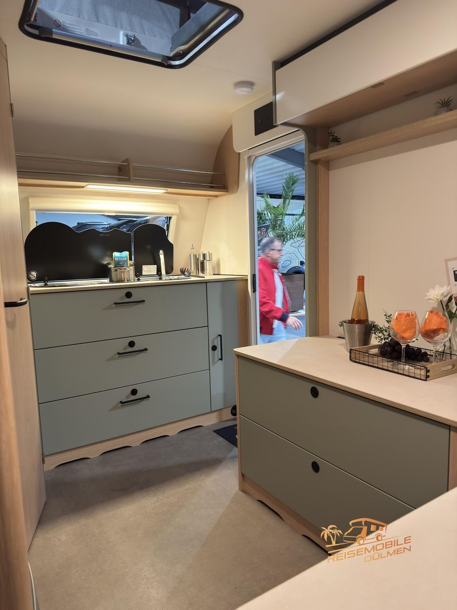 Fahrzeugabbildung LMC Style 400 F Style Paket Aufstelldach GFK