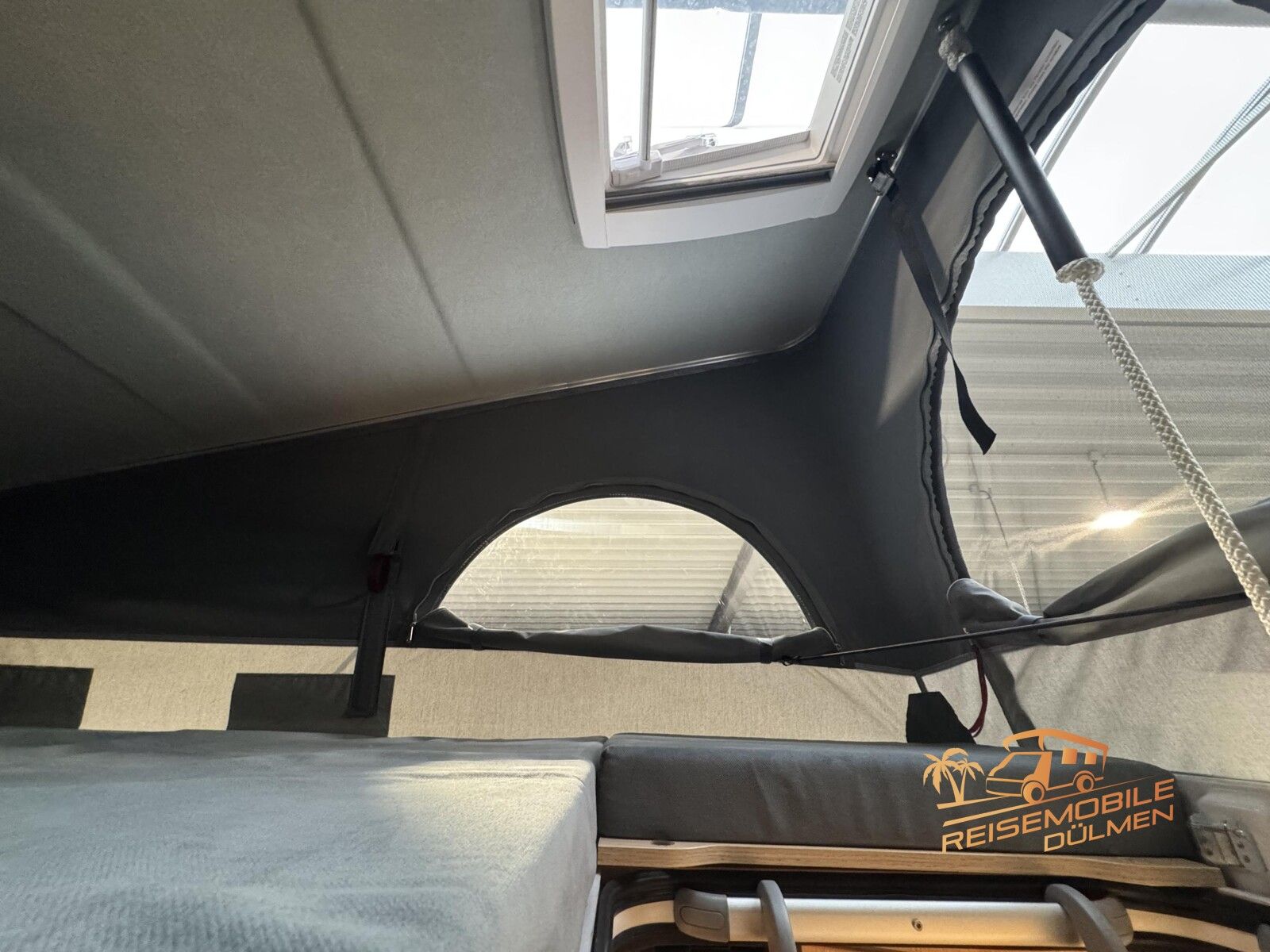 Fahrzeugabbildung LMC Style 400 F Style Paket Aufstelldach GFK