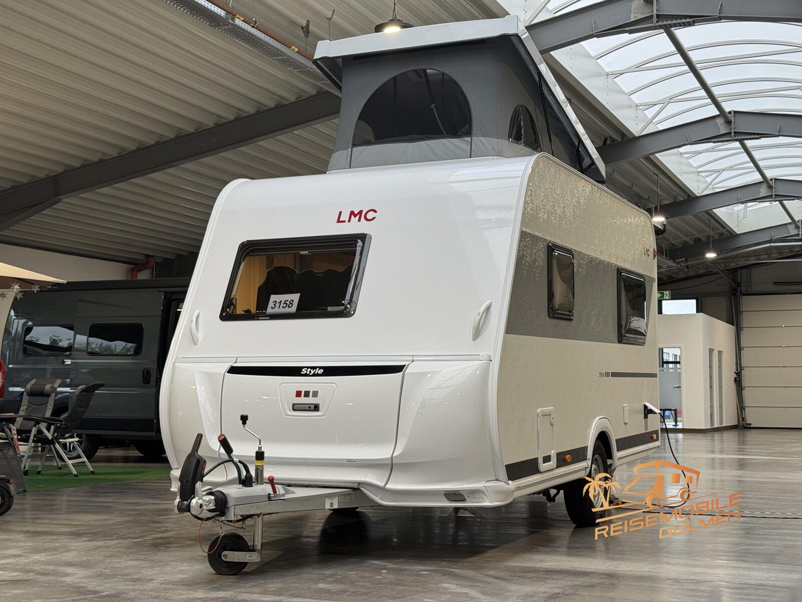 Fahrzeugabbildung LMC Style 400 F Style Paket Aufstelldach GFK