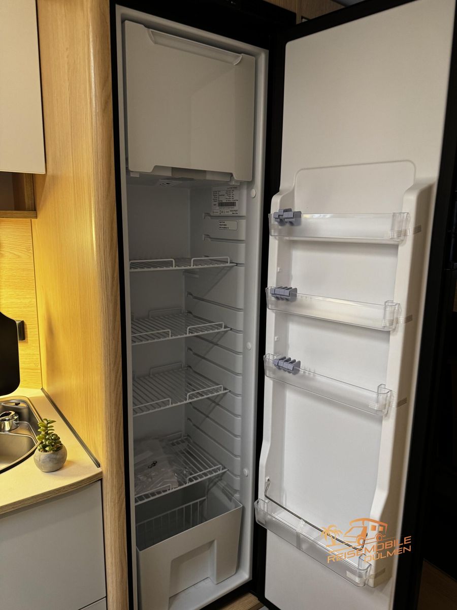 Fahrzeugabbildung LMC Style 70 493 K 70 Jahre Paket Stockbetten Therme