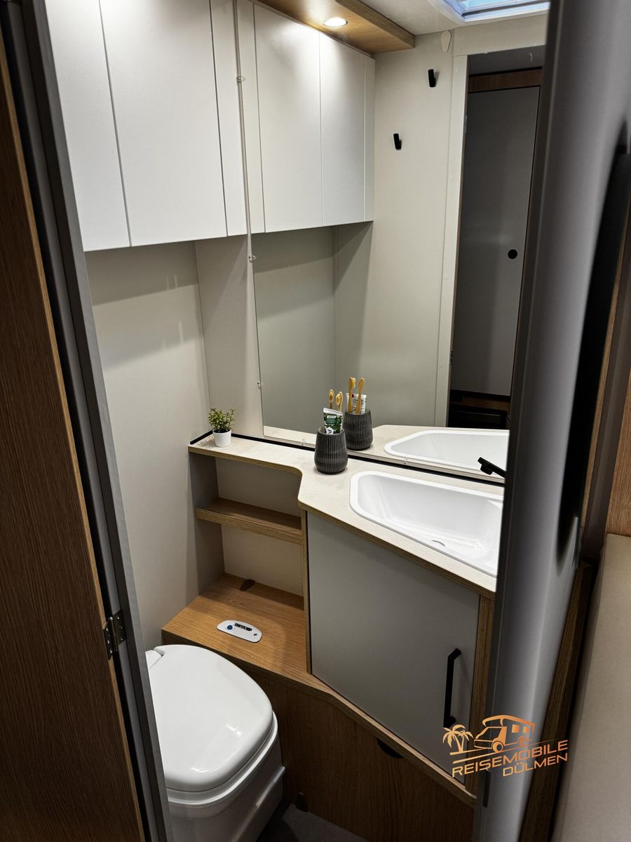 Fahrzeugabbildung LMC Style 70 493 K 70 Jahre Paket Stockbetten Therme