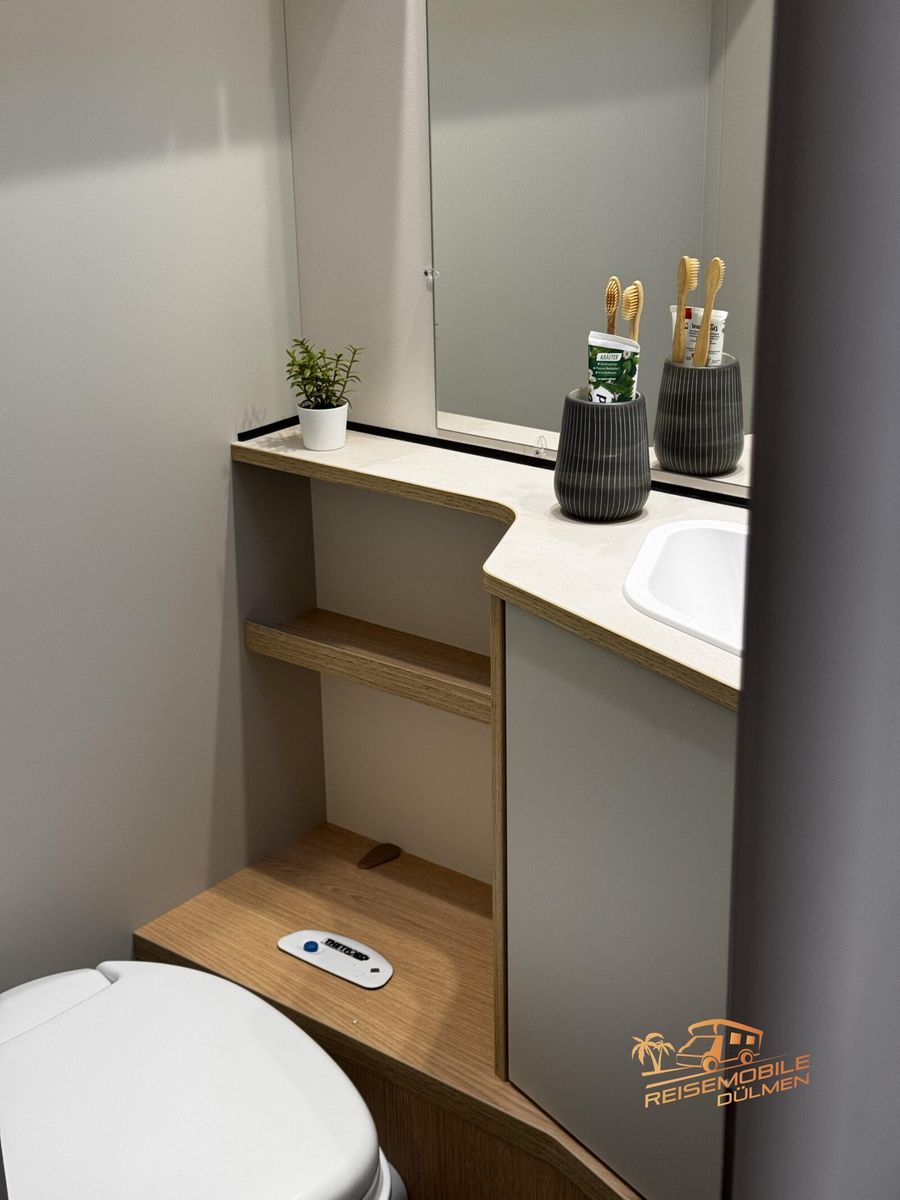 Fahrzeugabbildung LMC Style 70 493 K 70 Jahre Paket Stockbetten Therme