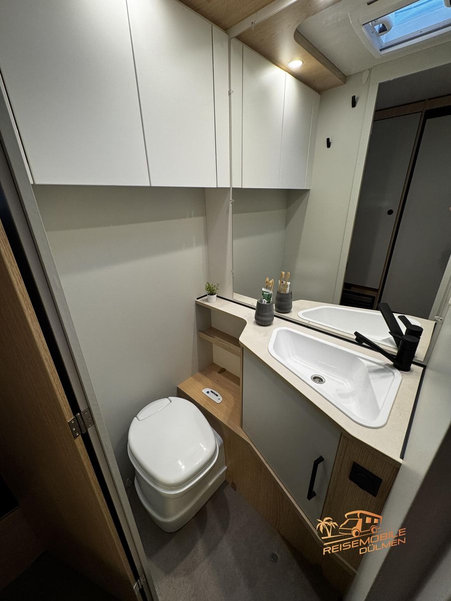 Fahrzeugabbildung LMC Style 70 493 K 70 Jahre Paket Stockbetten Therme