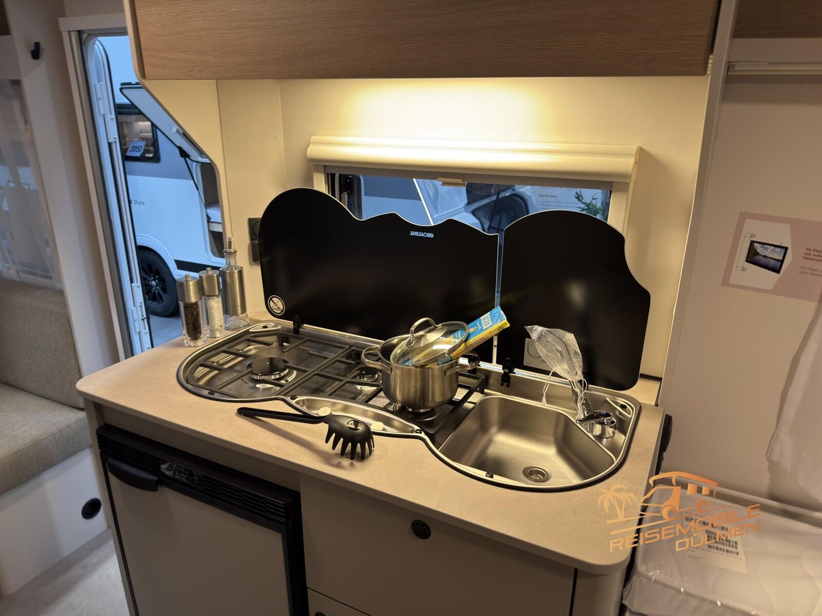 Fahrzeugabbildung LMC Sassino 460 E Sassino Pack Warmwasser