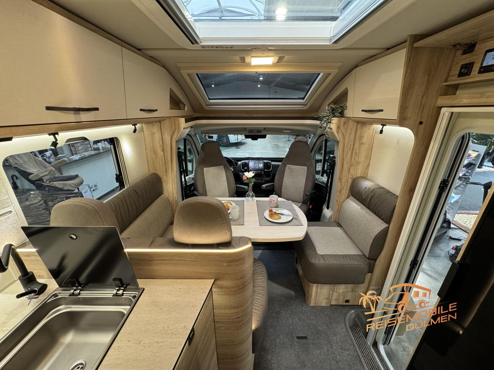 Fahrzeugabbildung Eura Mobil Profila T 720 EB Fahrassistenz-Paket Alde RFK